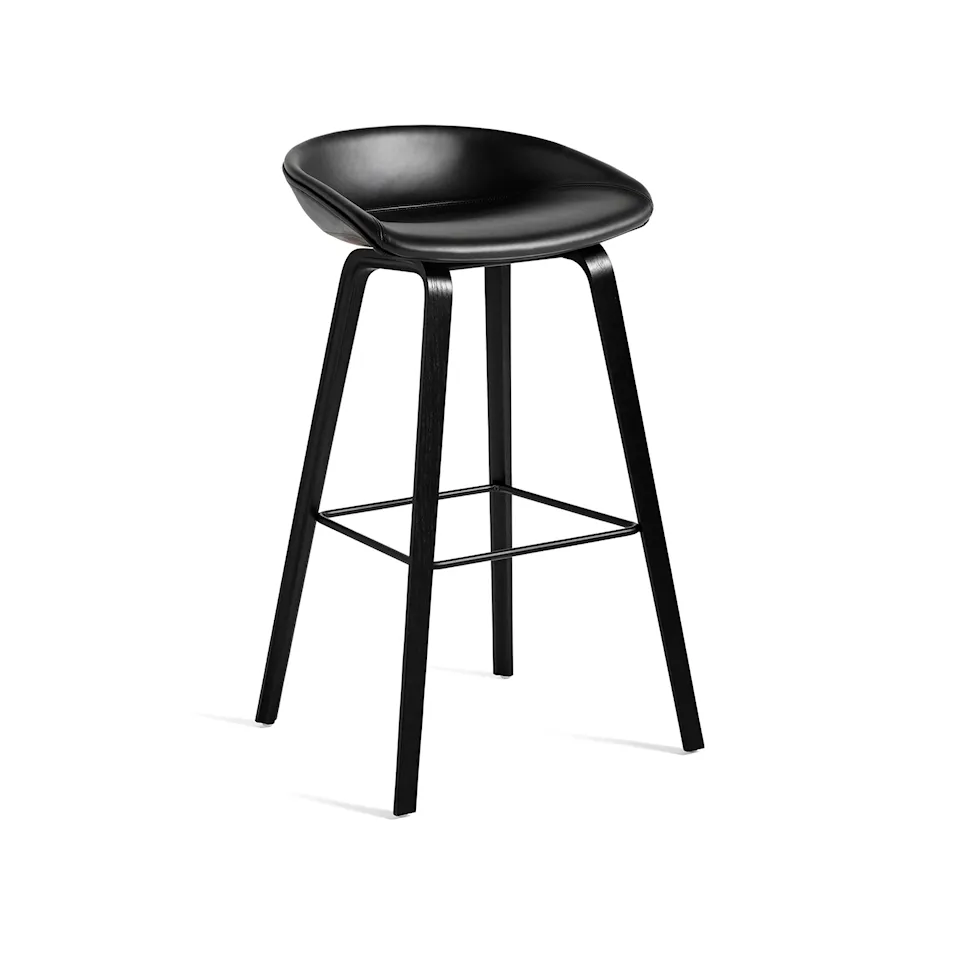 About a Stool AAS33 - Sortlakeret eg