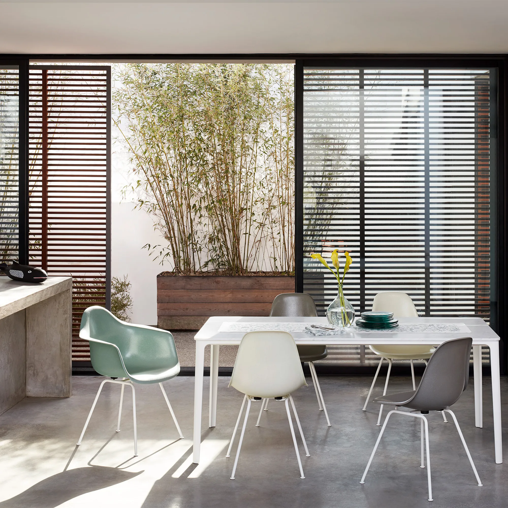 Eames Fiberglass Armchair DAX tuoli - 2