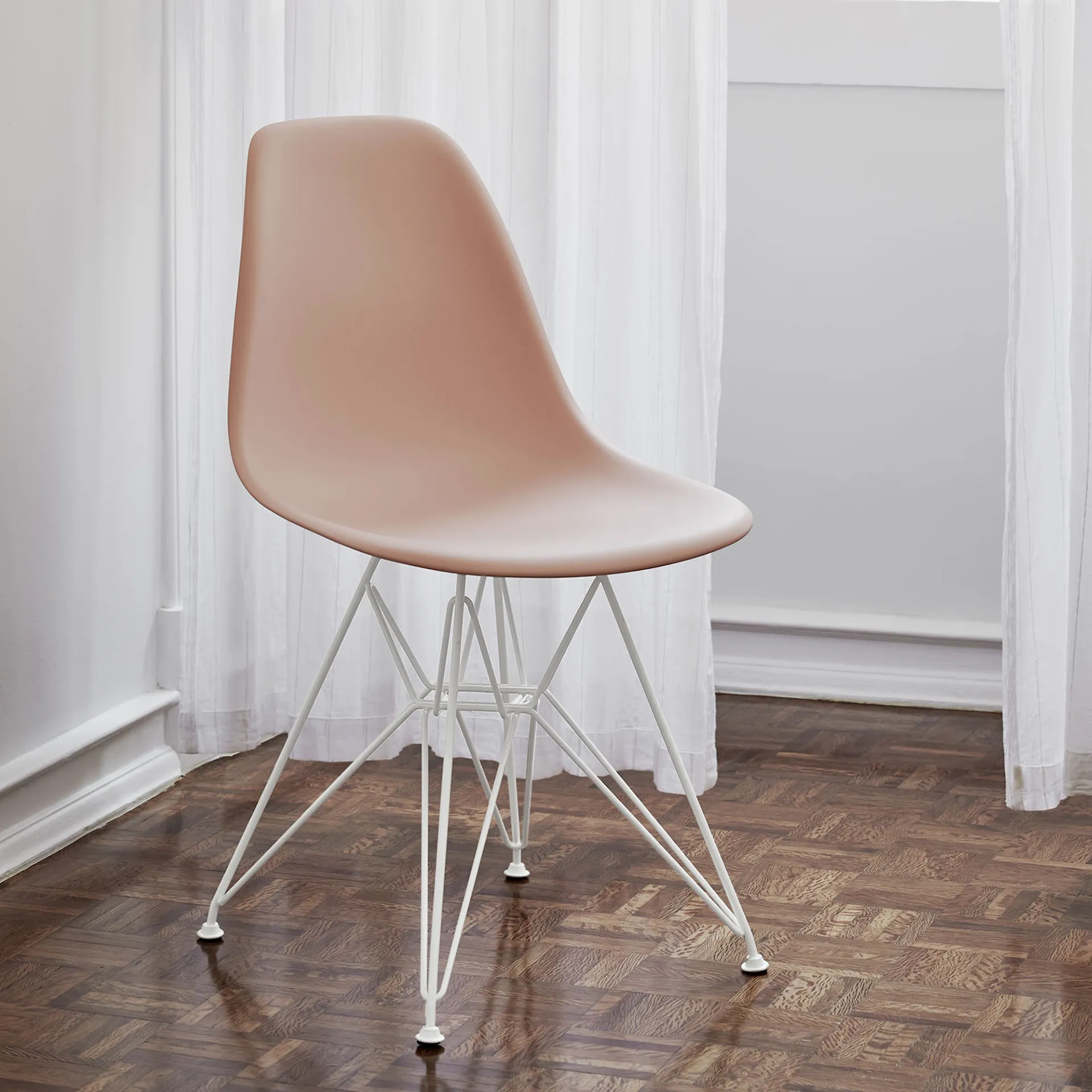 Eames RE Plastic Chair - DSR - Vitra - Charles & Ray Eames - NO GA