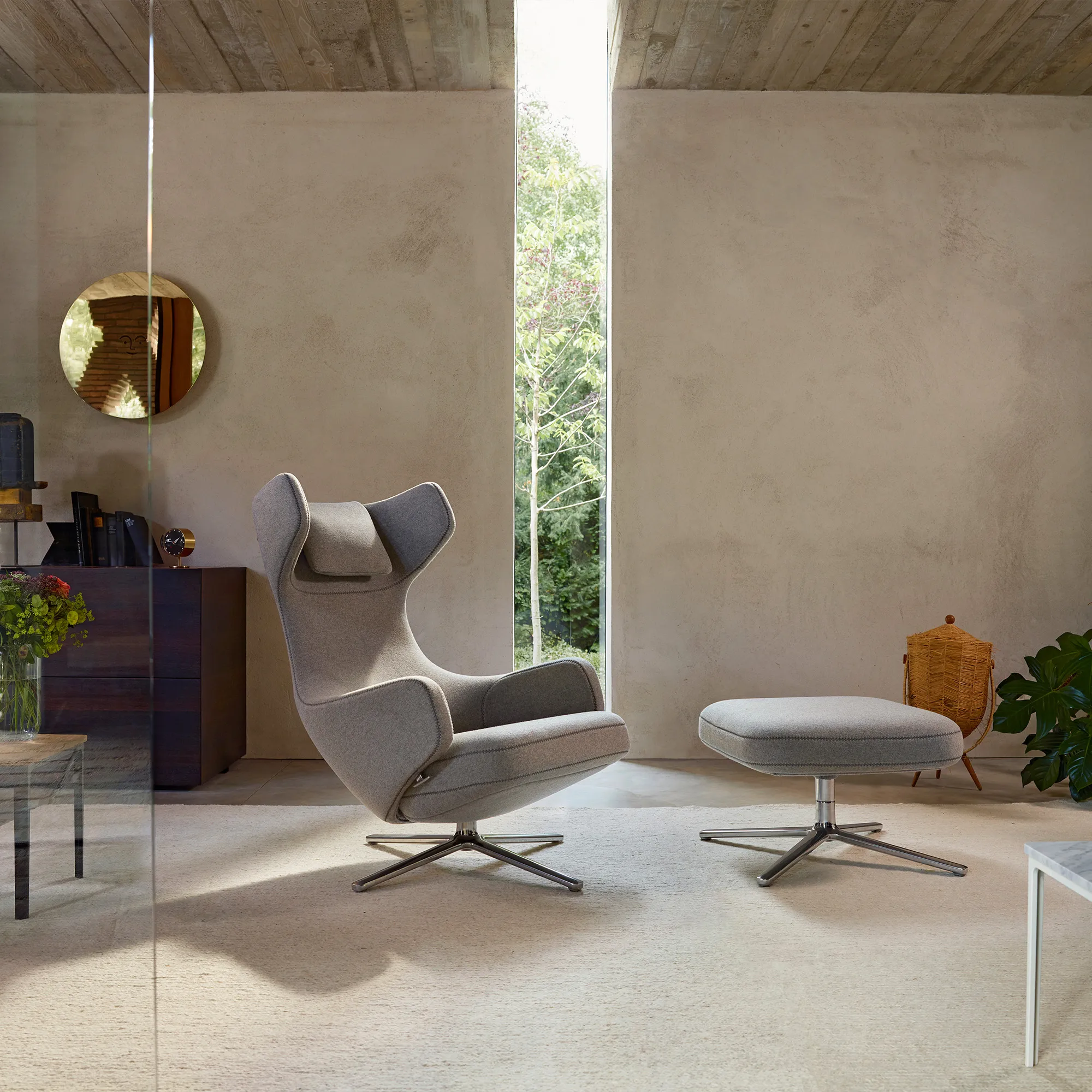 Grand Repos lænestol & Repos Ottoman fodskammel Polished