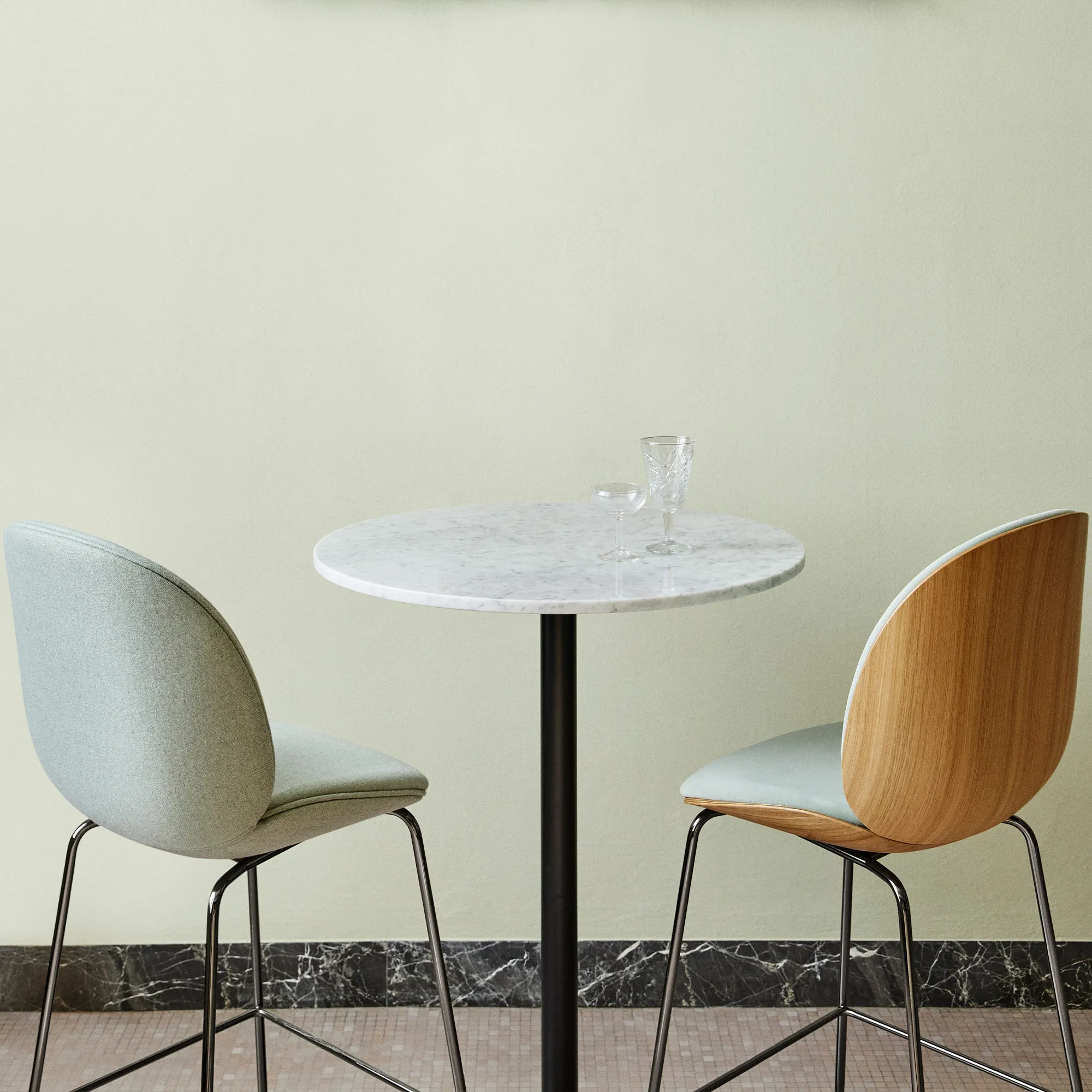 GUBI 1.0 Lounge Table Ø60 cm Black - 2