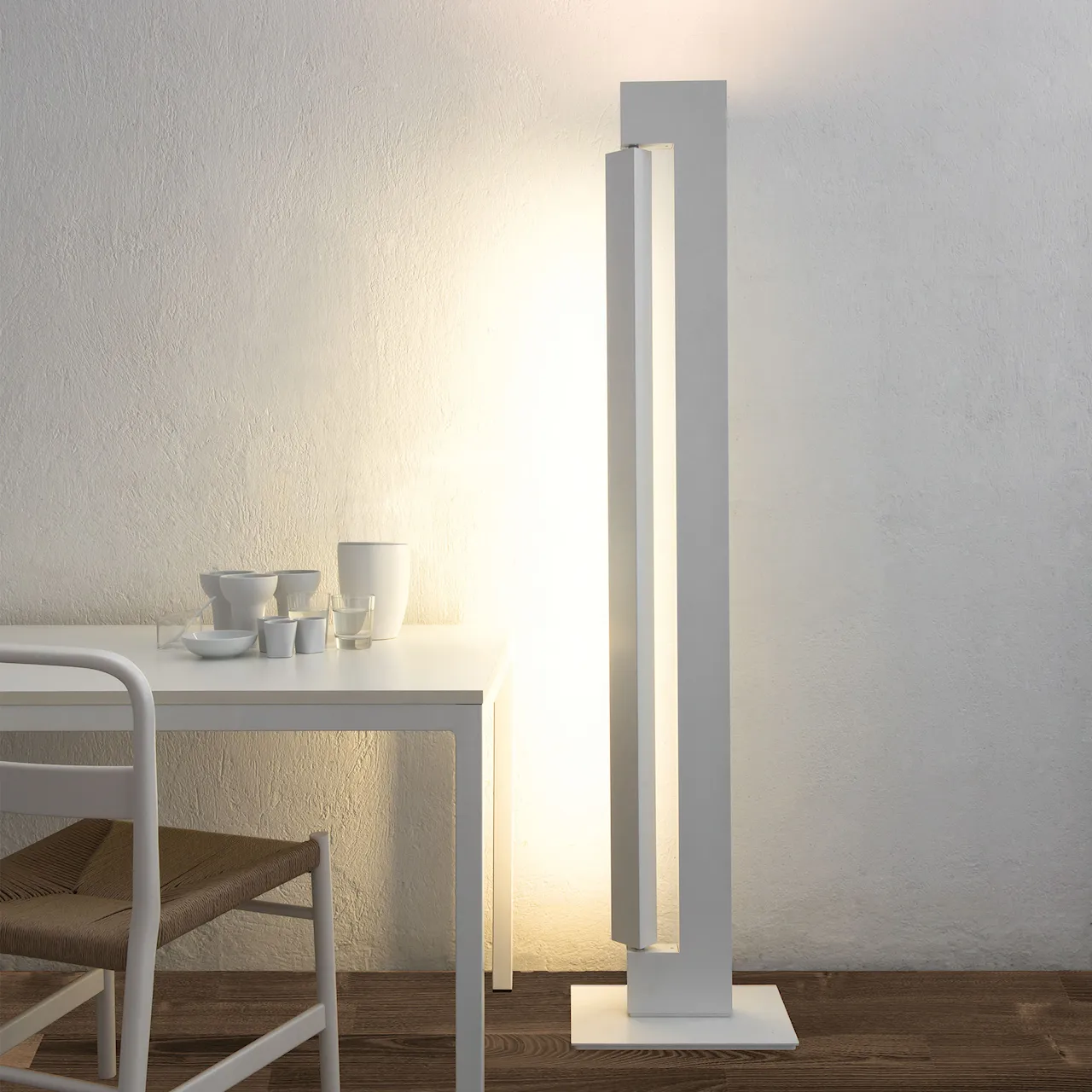 Ara Floor Lamp