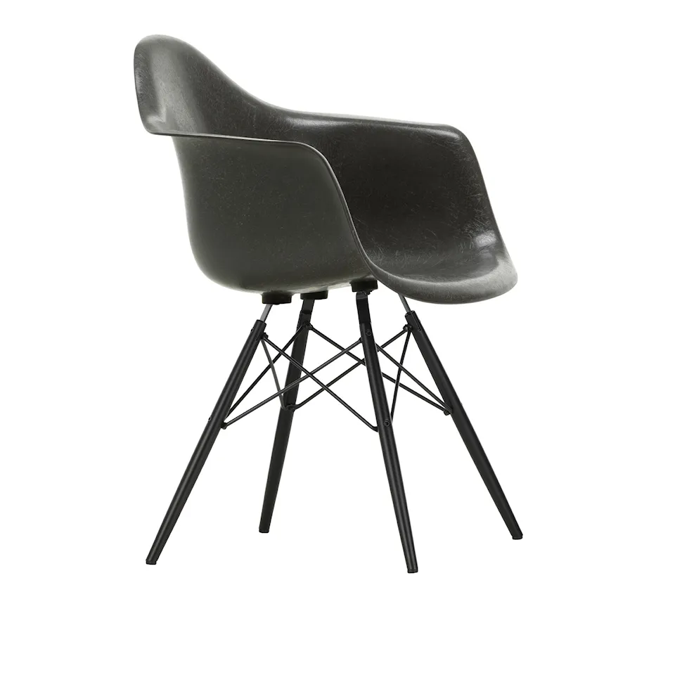 Eames Fiberglass Armchair DAW Fauteuil Black Maple