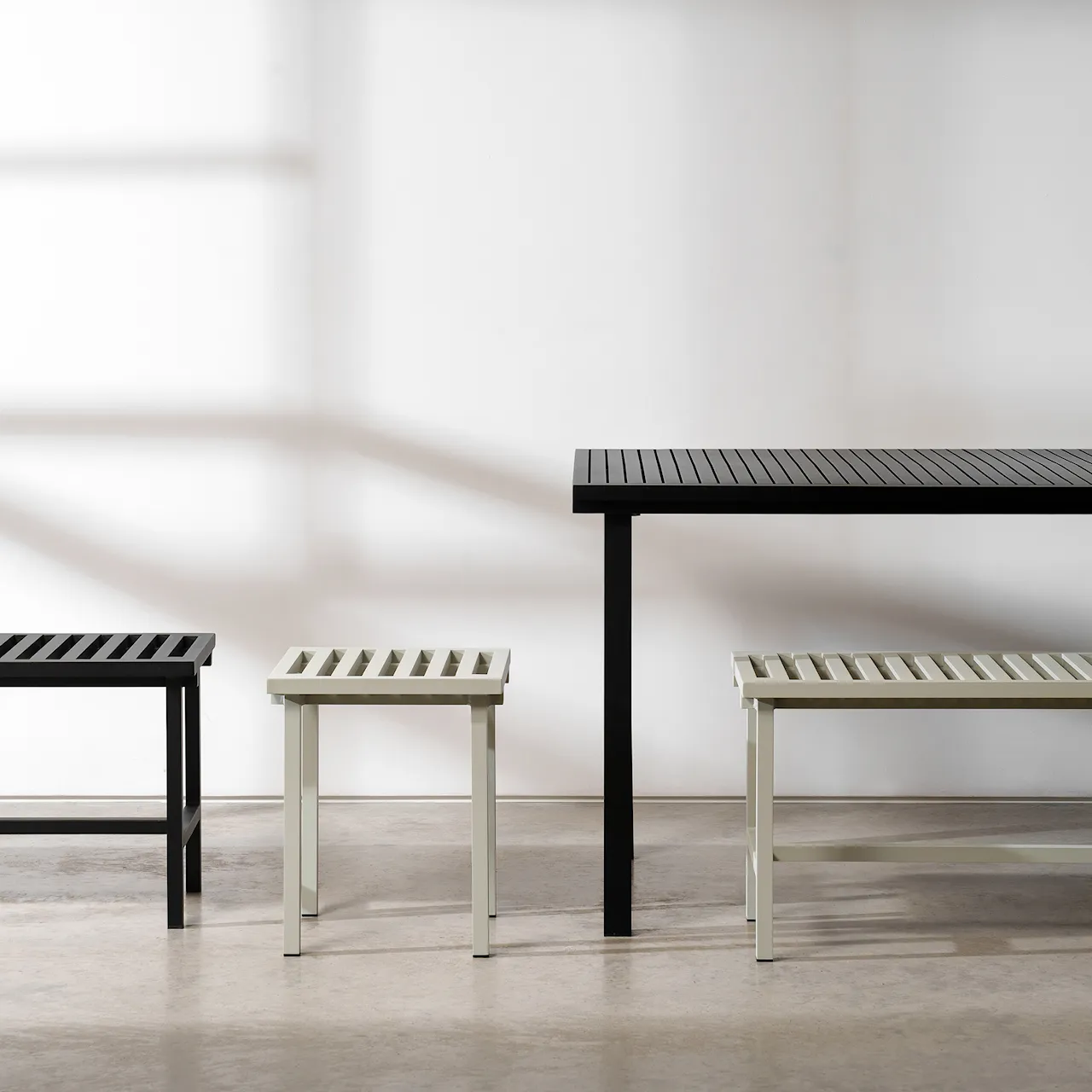 19 Outdoors - Bench Black