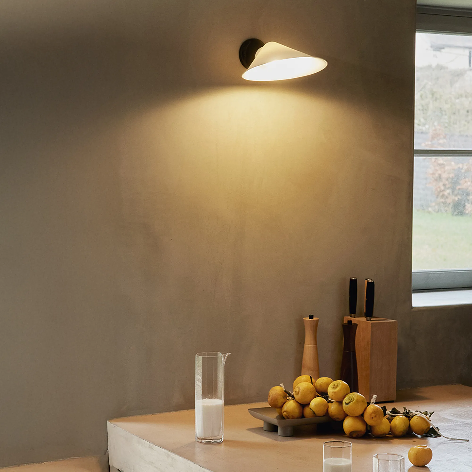Plume SW wandlamp met knop - 4