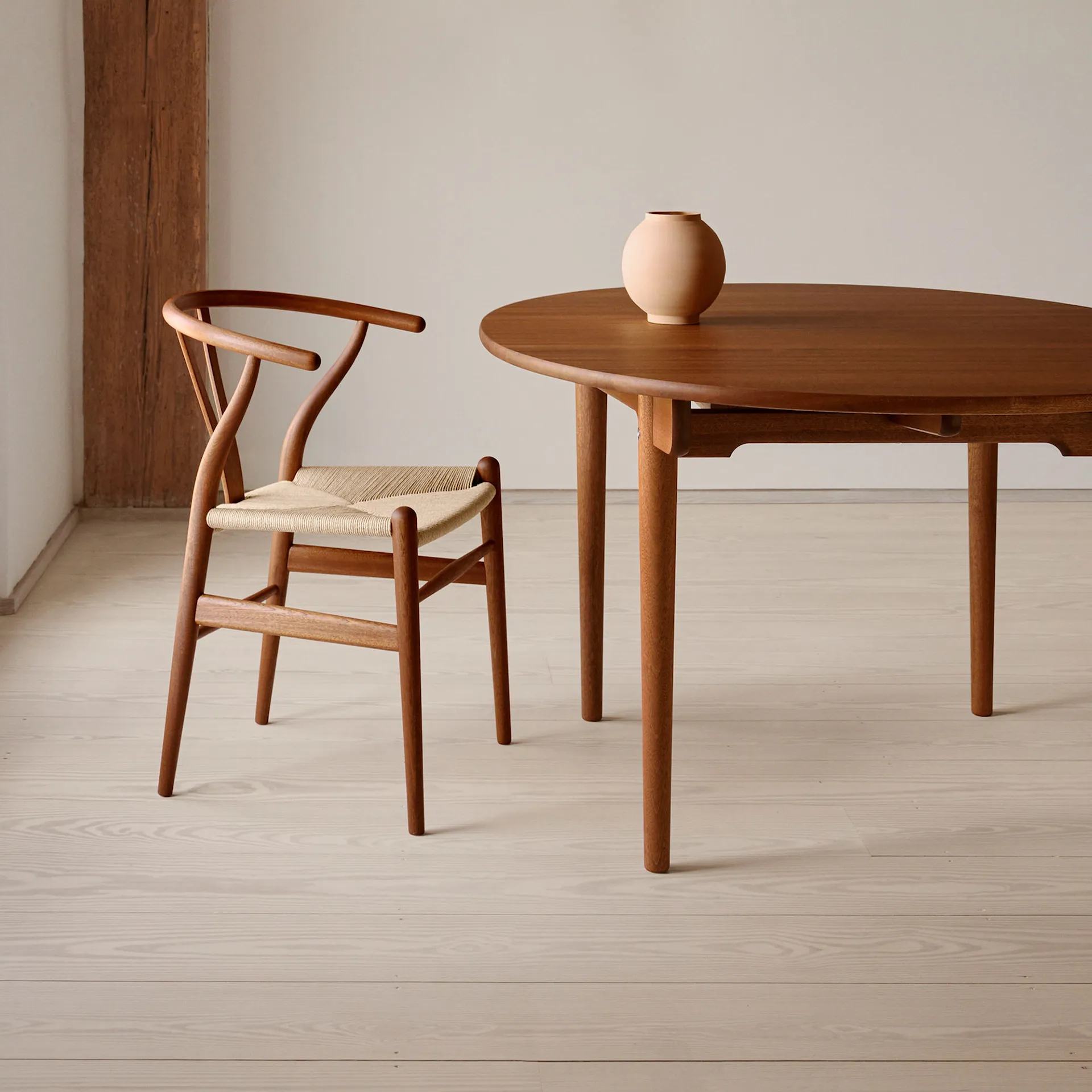 CH24 Wishbone Chair - Mahogany/Natural Cord - Carl Hansen - Hans J. Wegner - NO GA