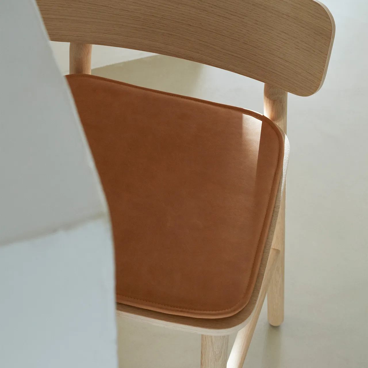 Hven Seat Cushion Bar Stool