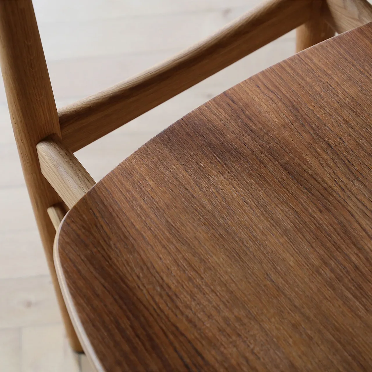 Reading Chair - Veneer Seat