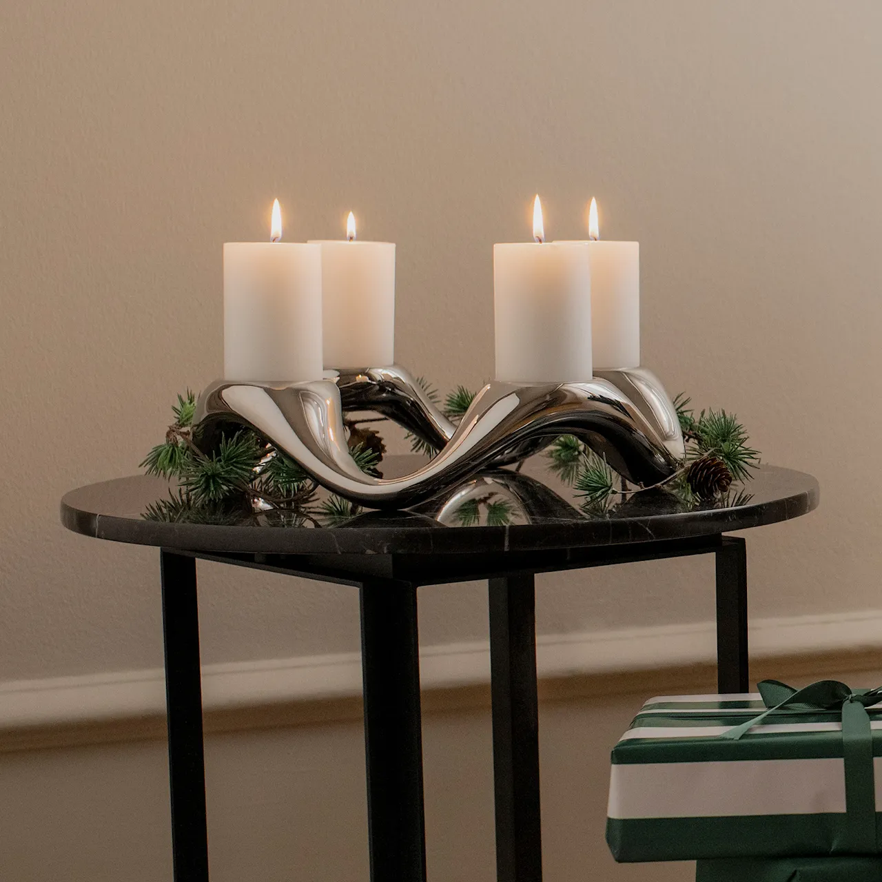 Cobra round candle holder