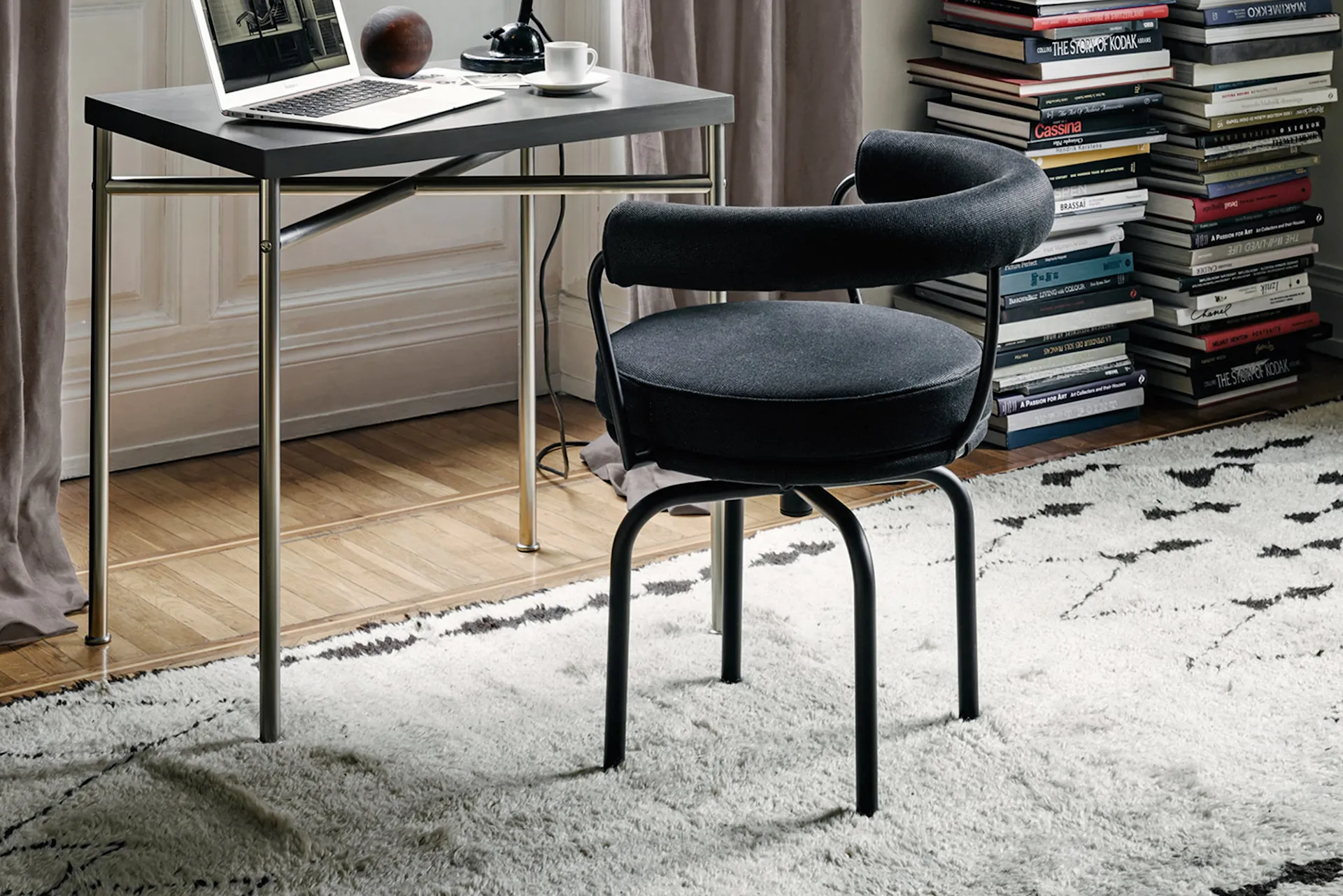 7 Swivel Chair 4 legs - Cassina - Charlotte Perriand - NO GA