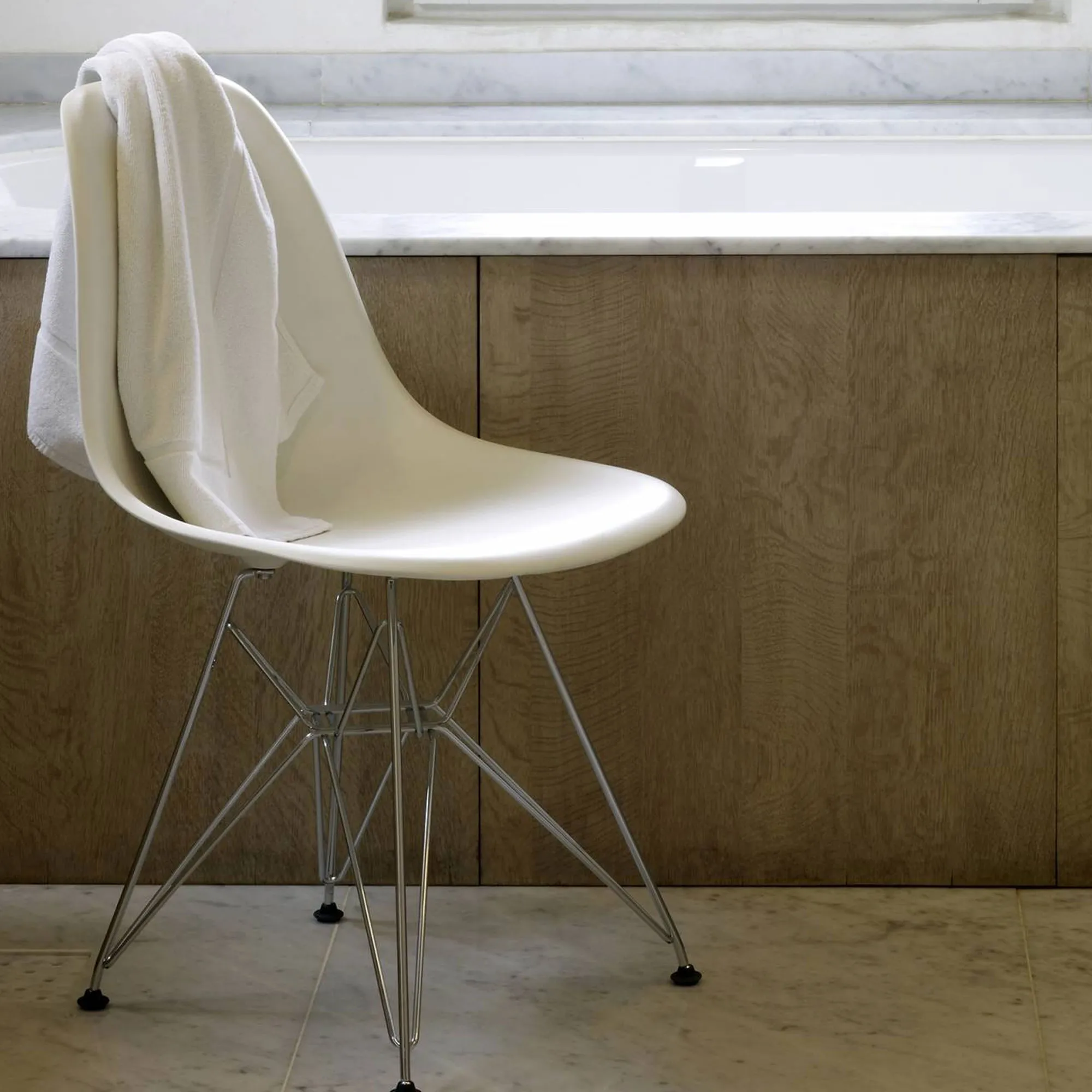Eames RE Plastic Chair DSR White - 3