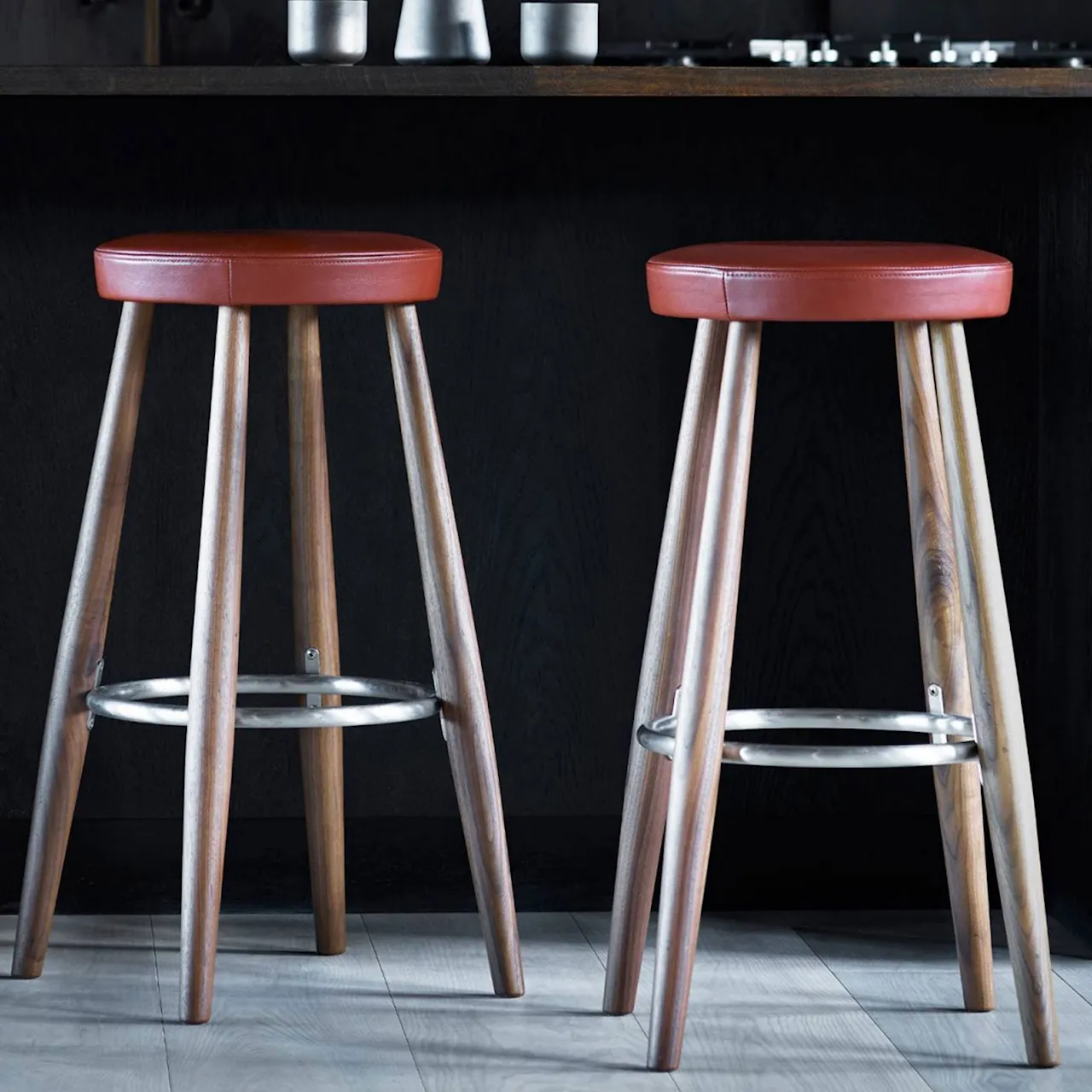 CH56 High Stool Walnut