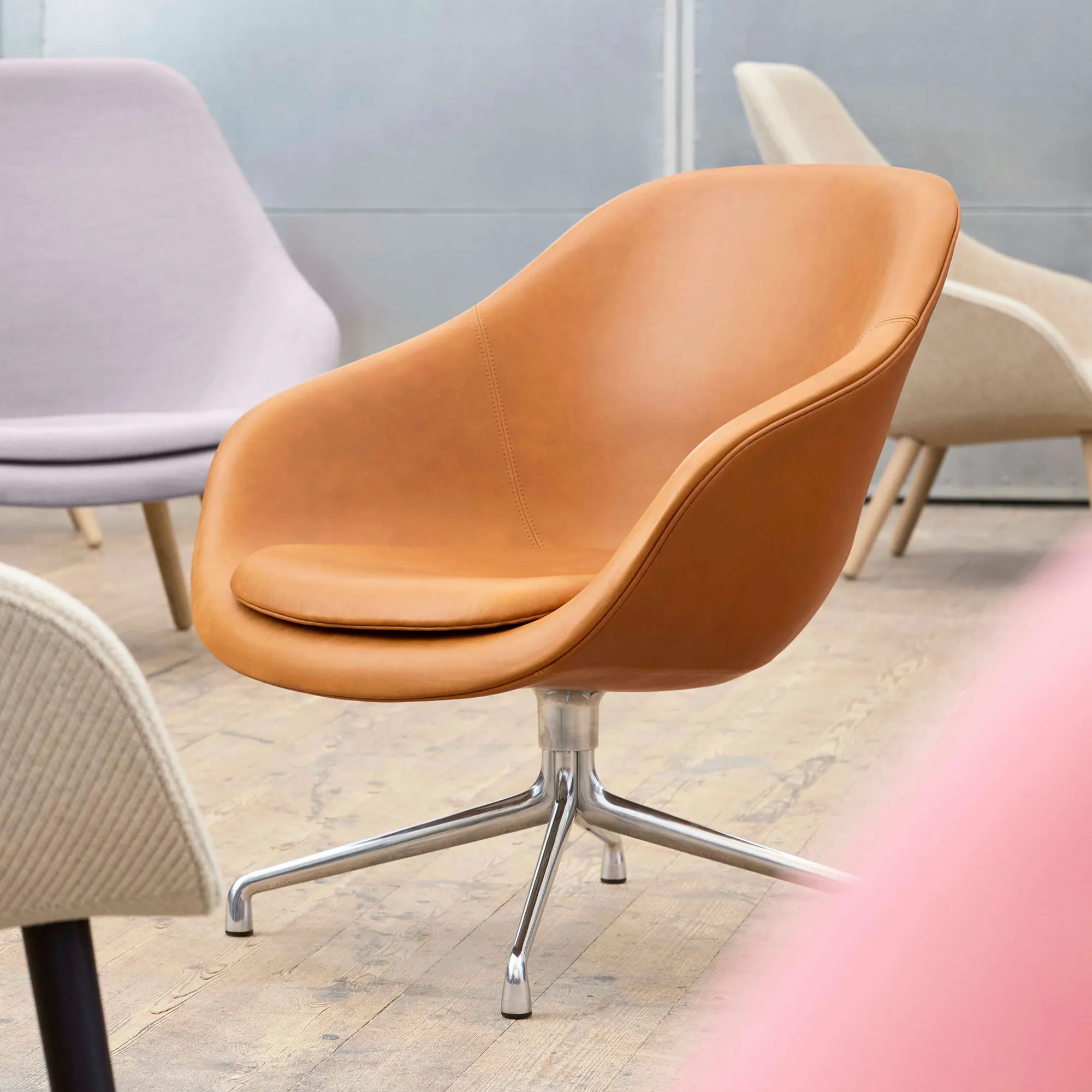 About a Lounge AAL81 nojatuolista Polished