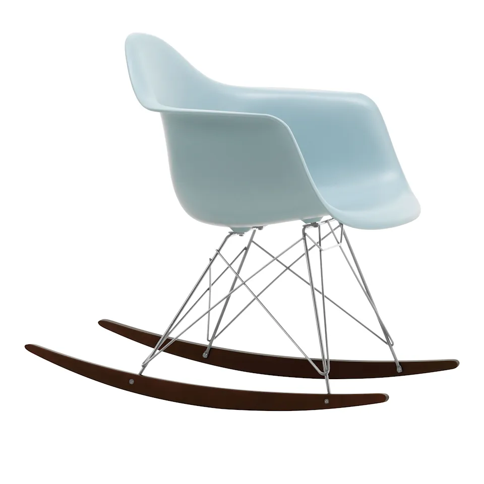 Eames RE Plastic Armchair RAR gyngestol Chrome/Dark Maple