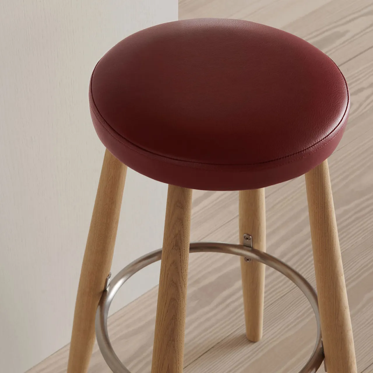 CH58 Low Stool - Eg