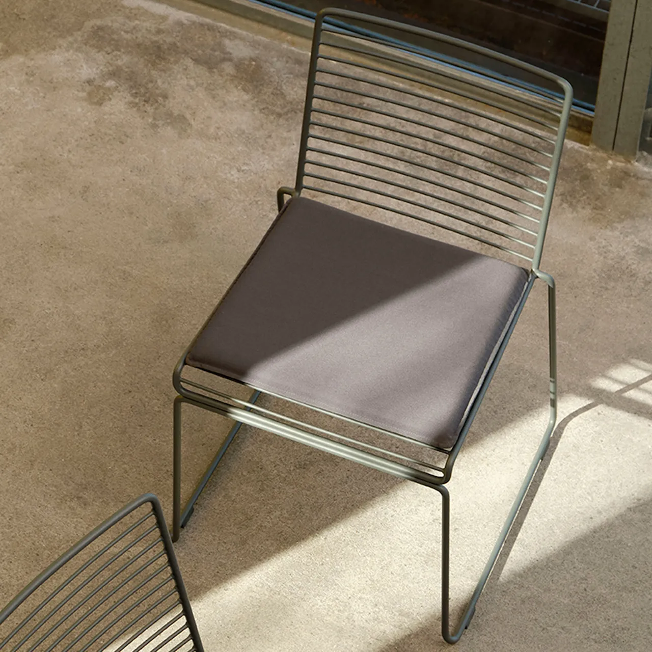 Hee Seat Cushion Outdoor Dining Chair