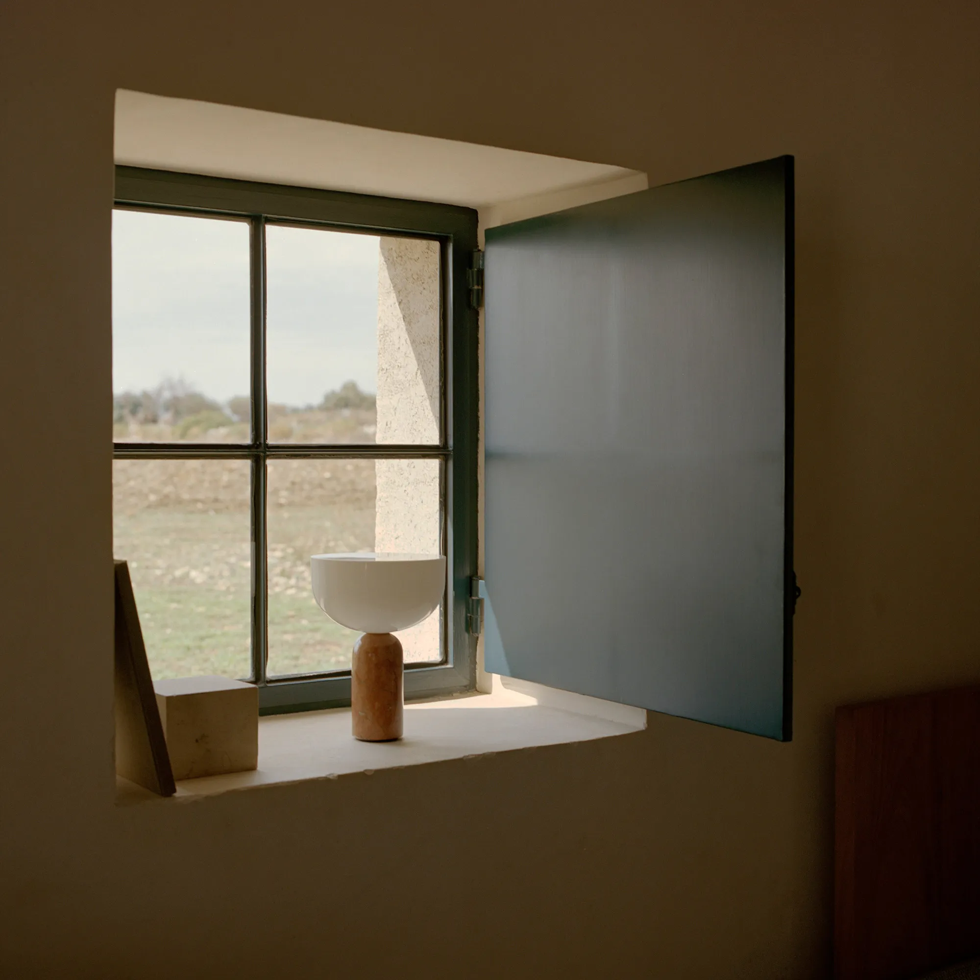 Kizu Portable Table Lamp - 4