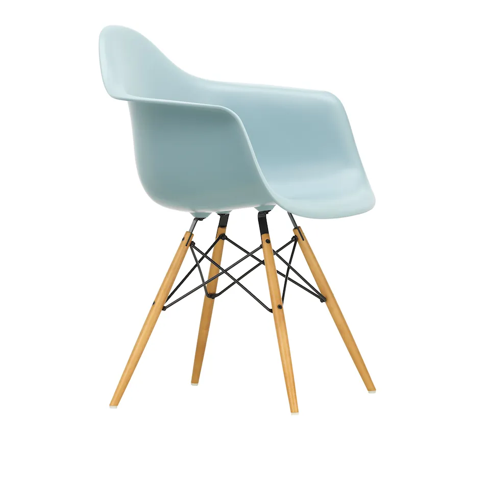 Eames RE Plastic Armchair DAW Golden Maple