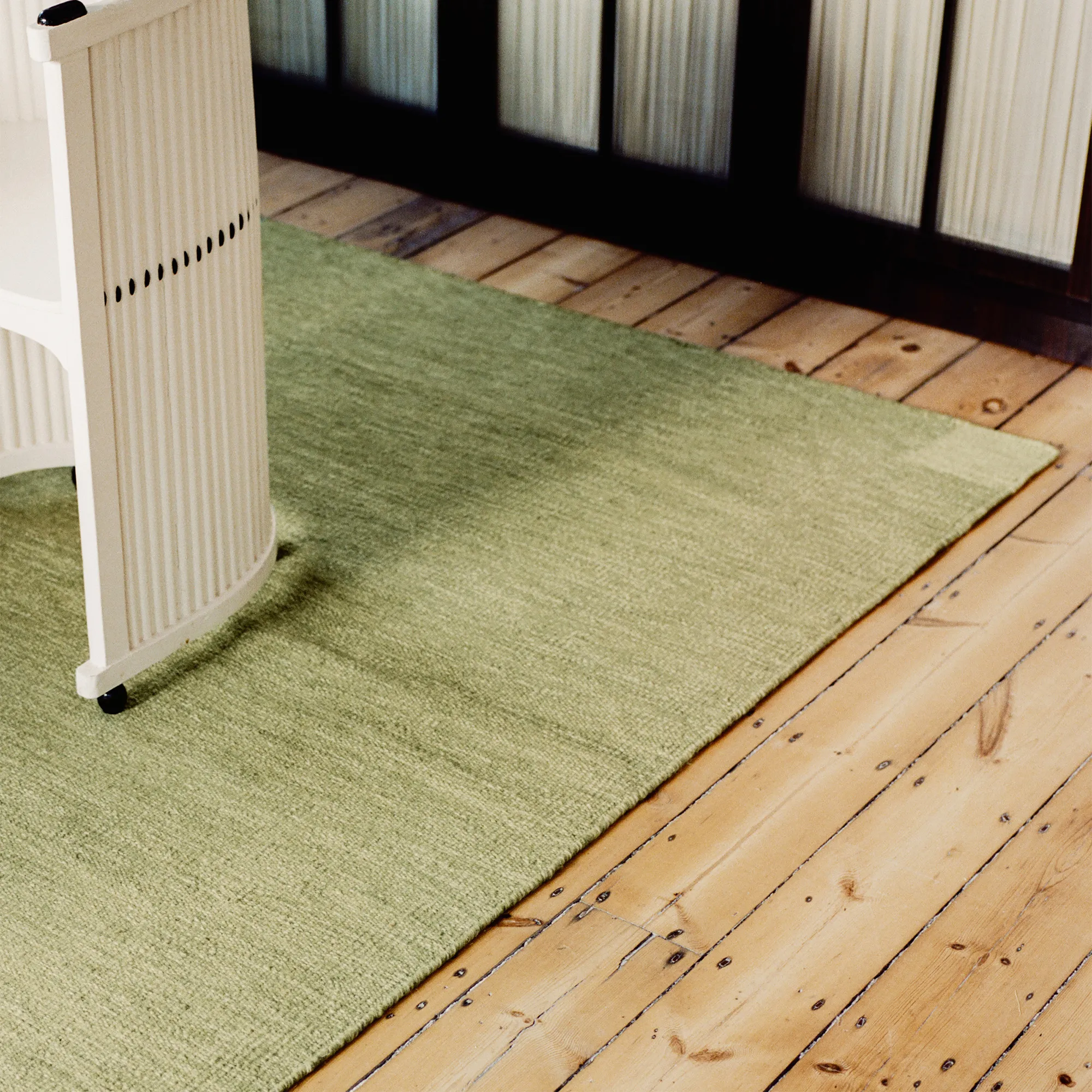 Tradition Solid Green Wool Rug - 3