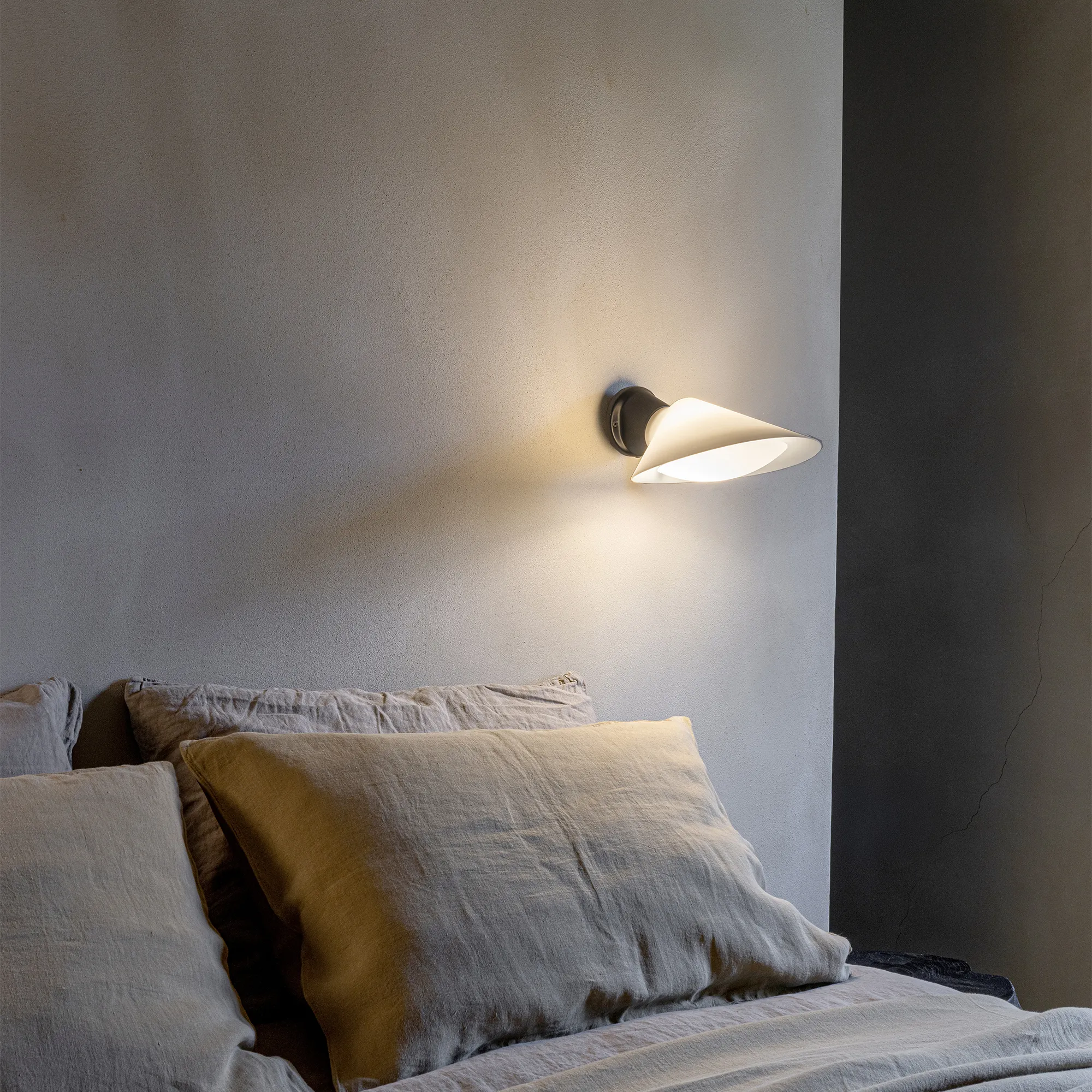 Plume SW wandlamp met knop - 2