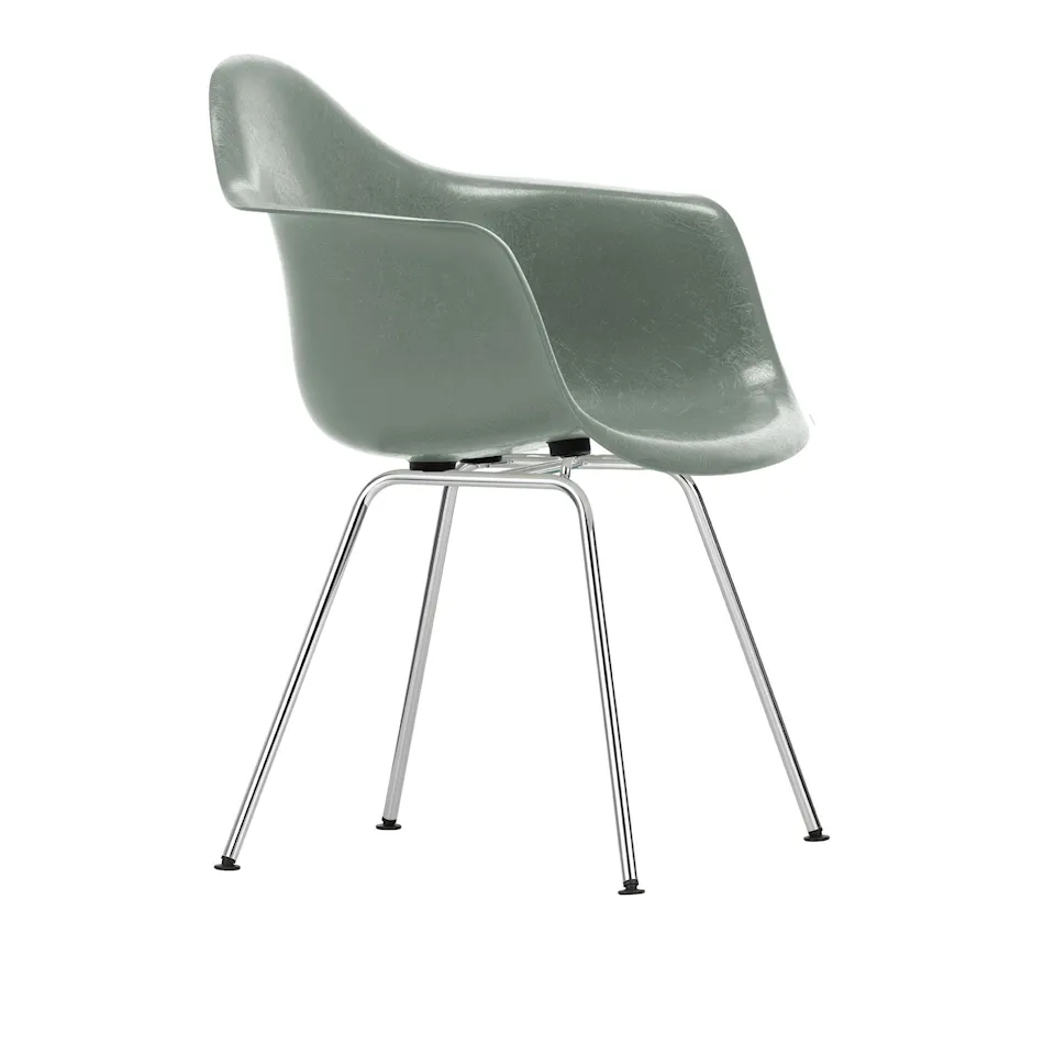 Eames Fiberglass Armchair DAX stoel