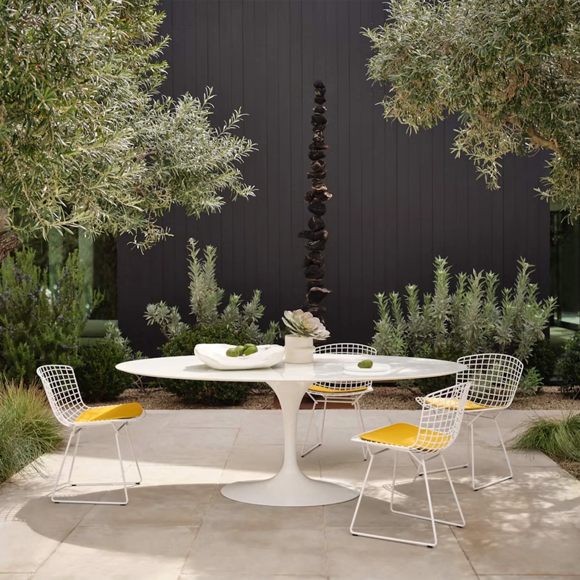 Saarinen Round Outdoor Dining Table Ø 107 cm - 2