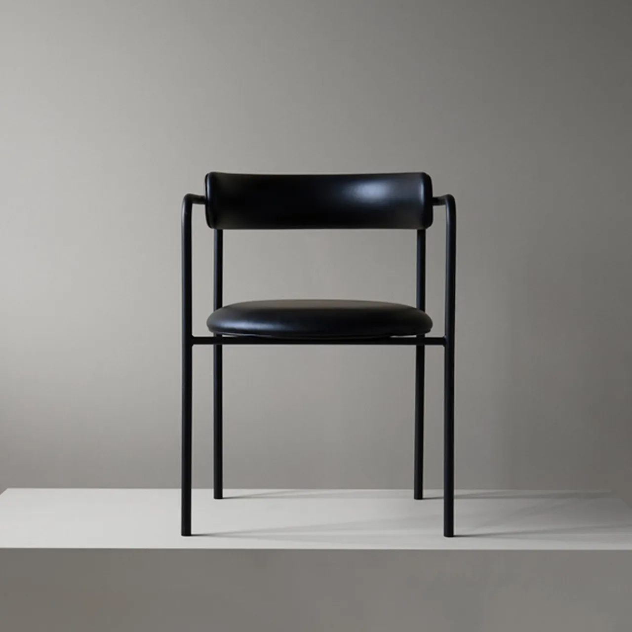 FF Chair Rounded Black Legs