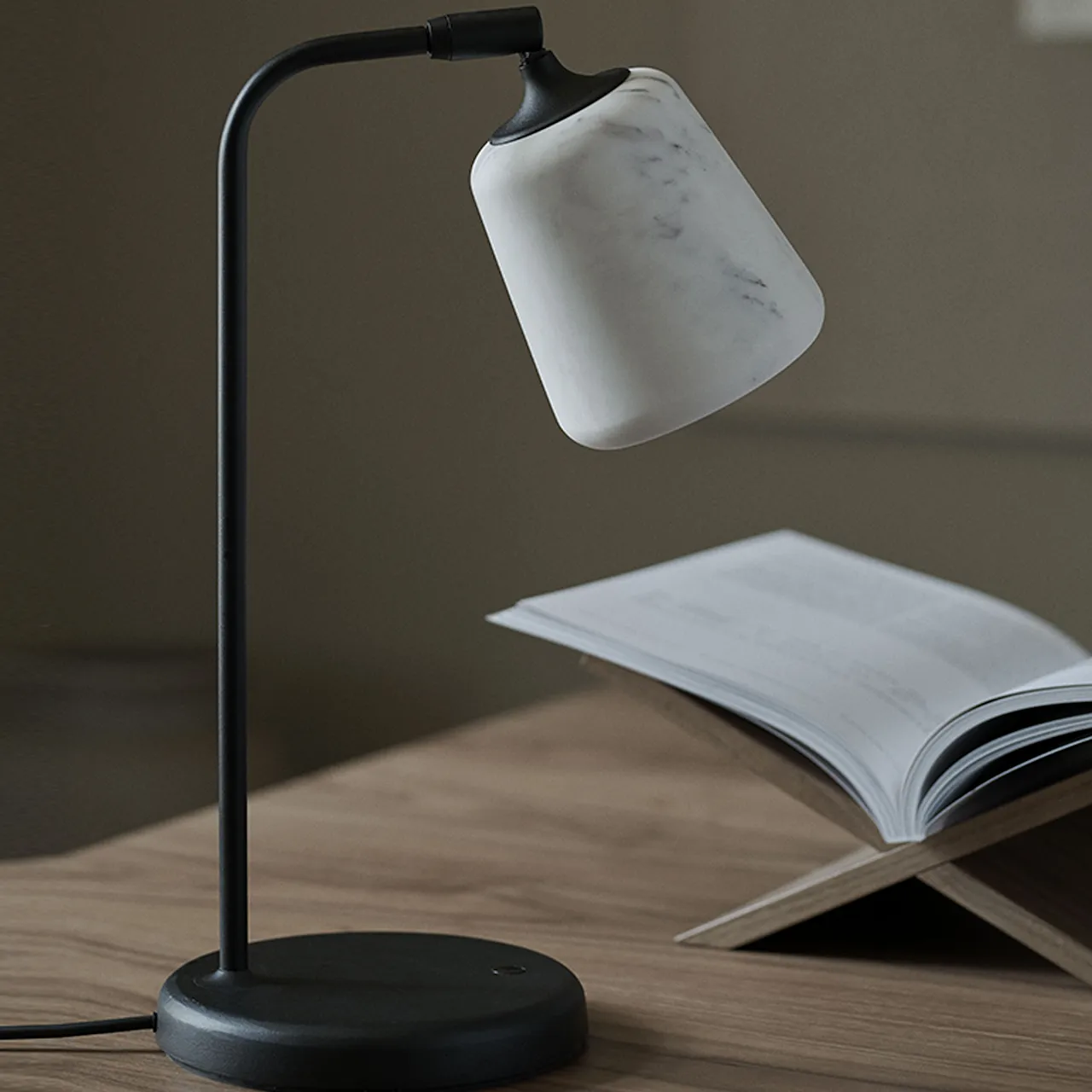 Material Table lamp Black Sheep Edition