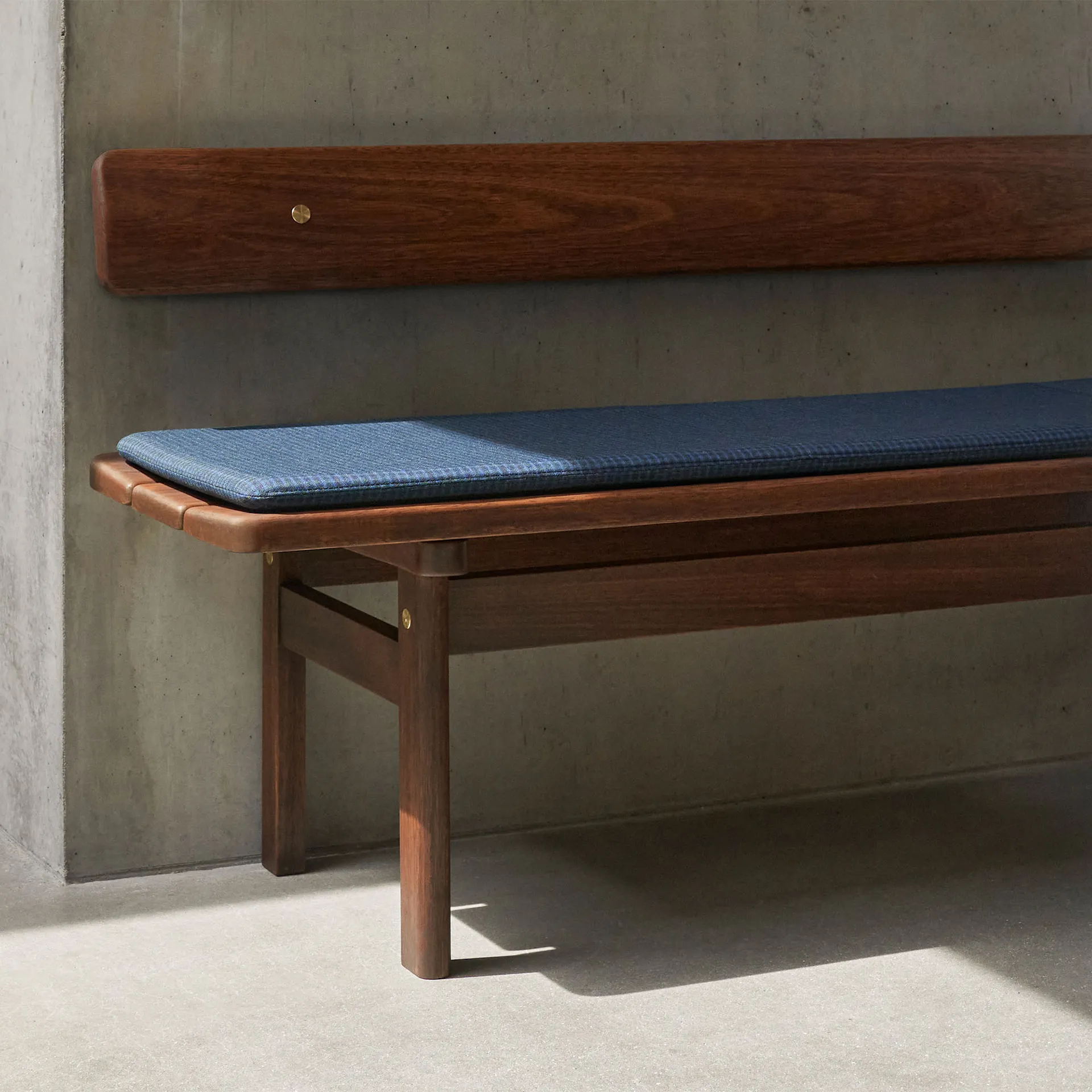 BM0699 Asserbo Bench w/ Backrest - Eucalyptus, Dark Oil - Carl Hansen - Børge Mogensen - NO GA