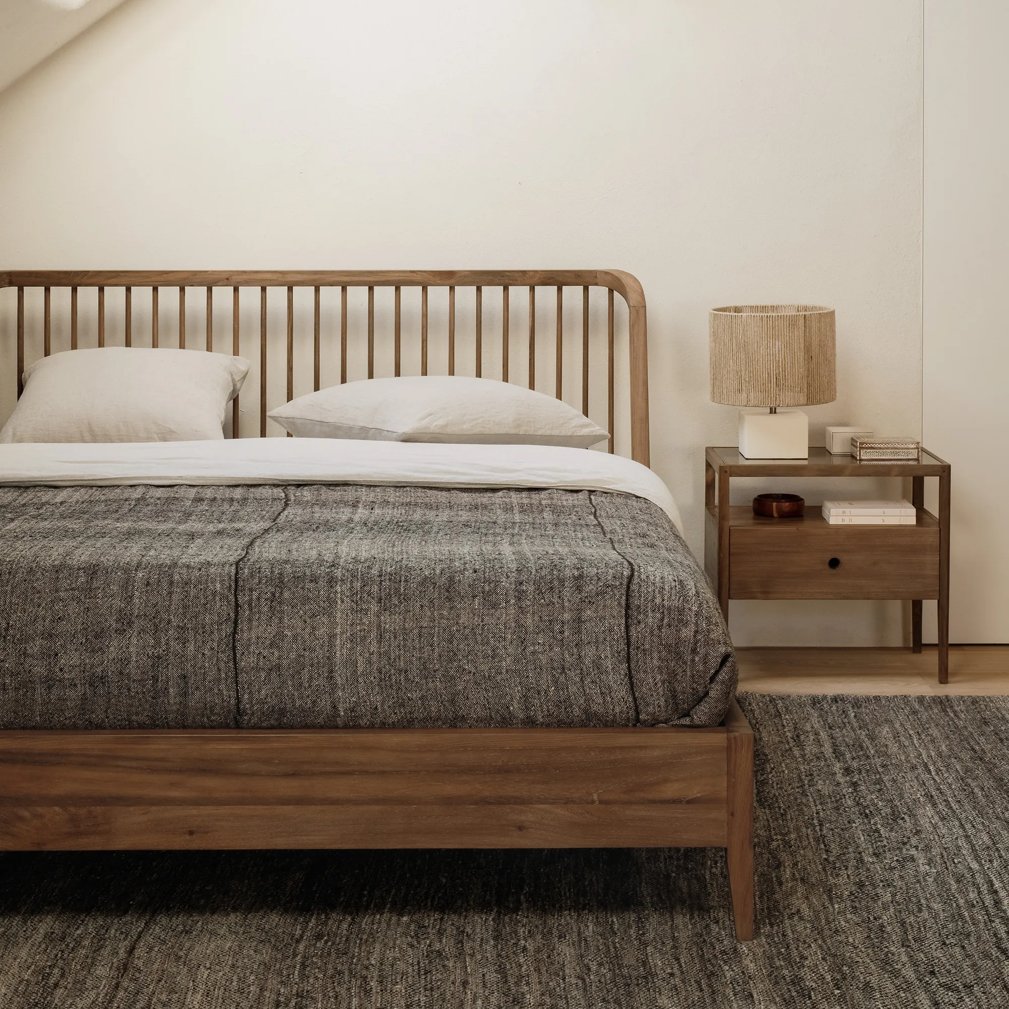 Spindle Bed Black Oak