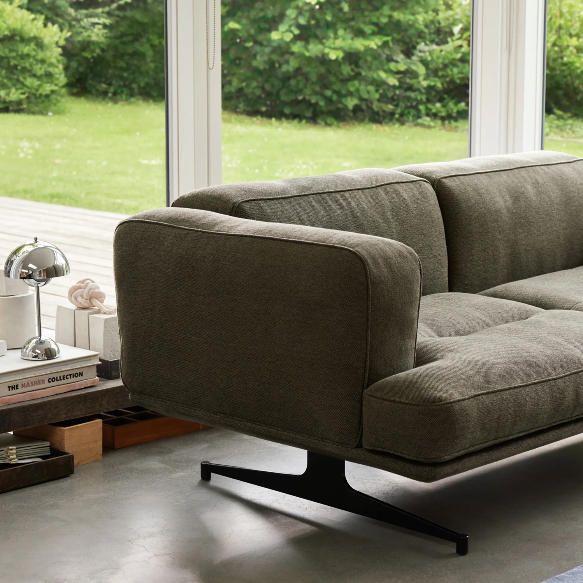 Inland AV22 2-seater sofa polished aluminium legs - 3