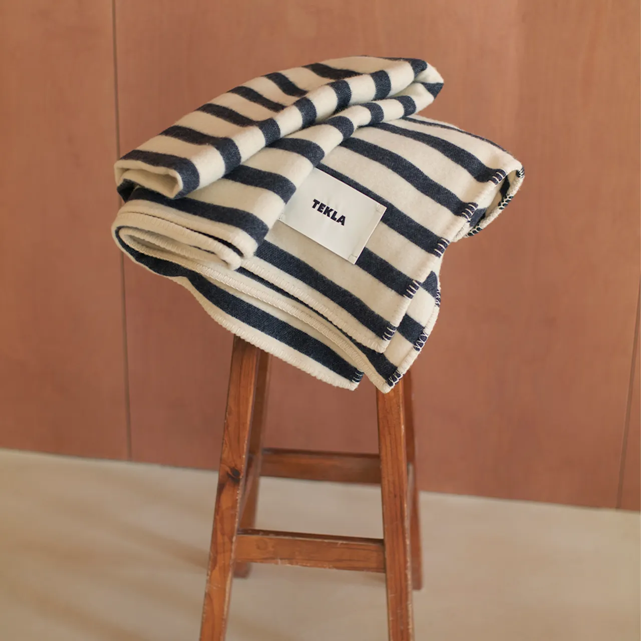 Magpie Stripes lamswollen deken