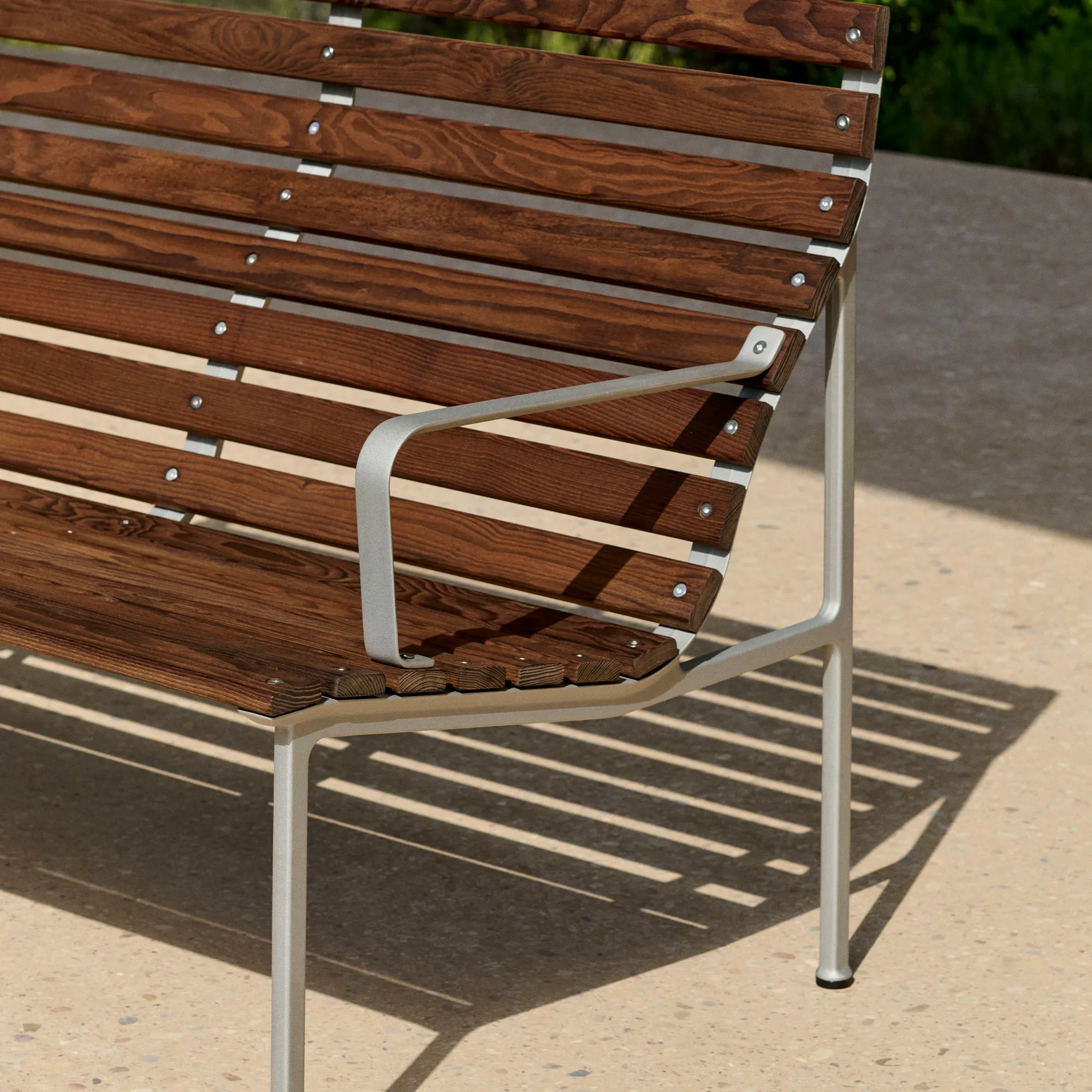 Traverse lounge bench with armrests - 4