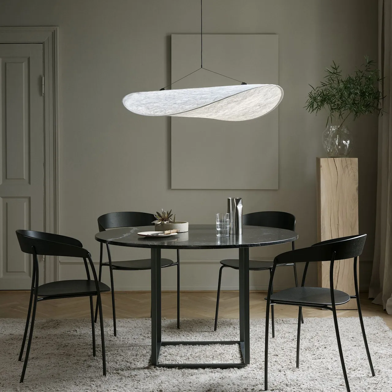 Florence Dining Table - Ø120, Top: Wood - Black stained ash, Base: Black