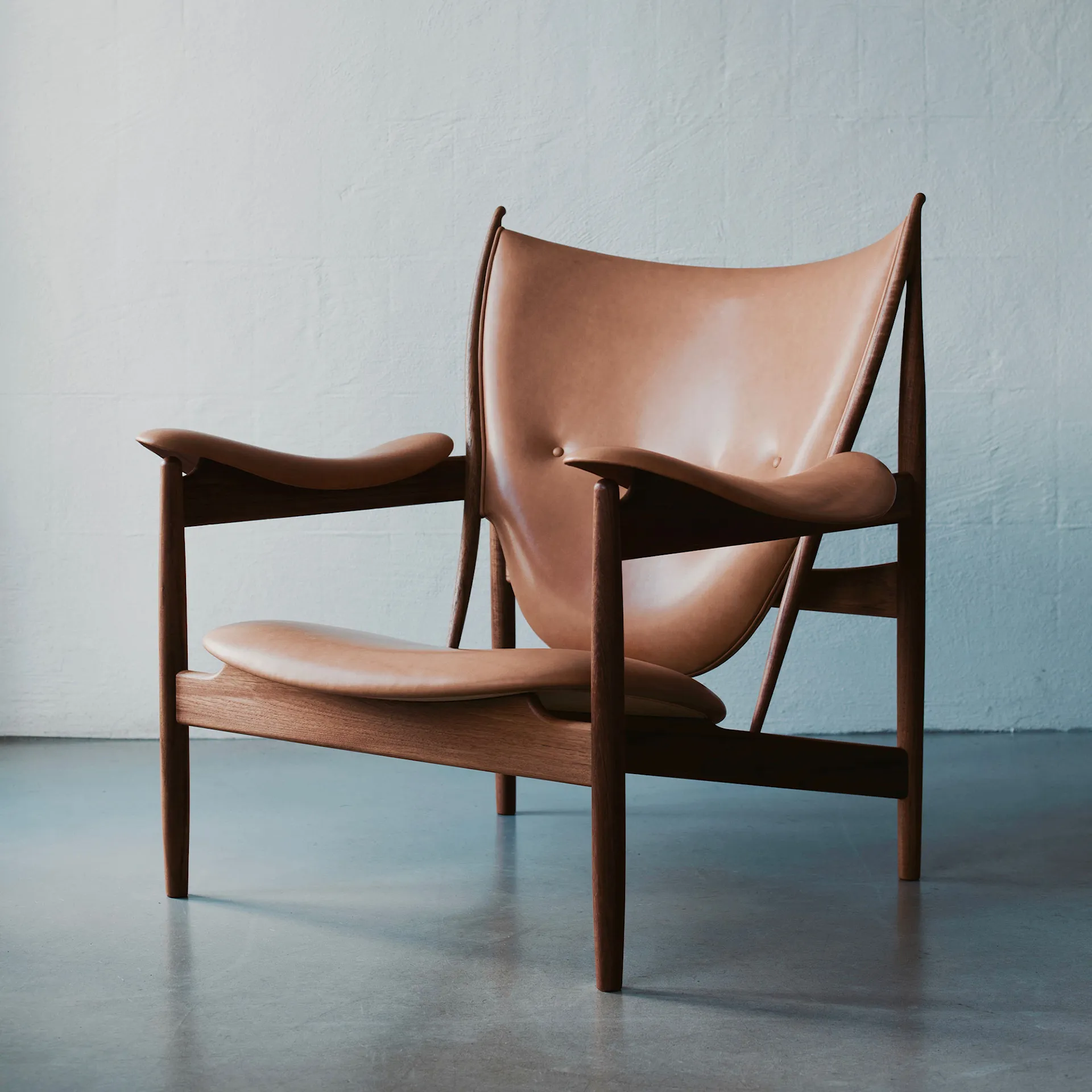 Chieftain Chair, Walnut, Leather Group 4, Elegance Black 20198 - House of Finn Juhl - Finn Juhl - NO GA