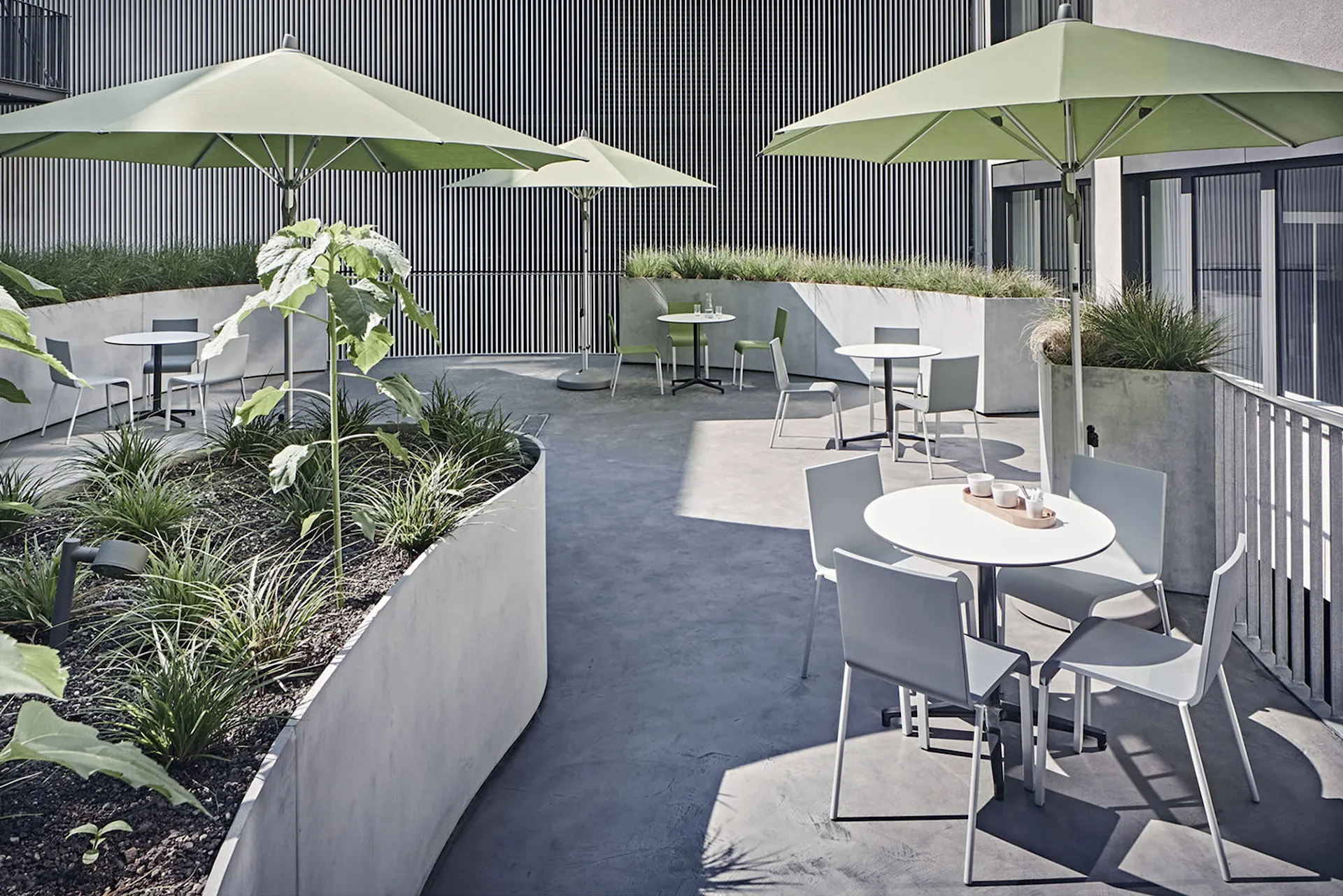 Bistro Round Table Outdoor - Vitra - Ronan & Erwan Bouroullec - NO GA