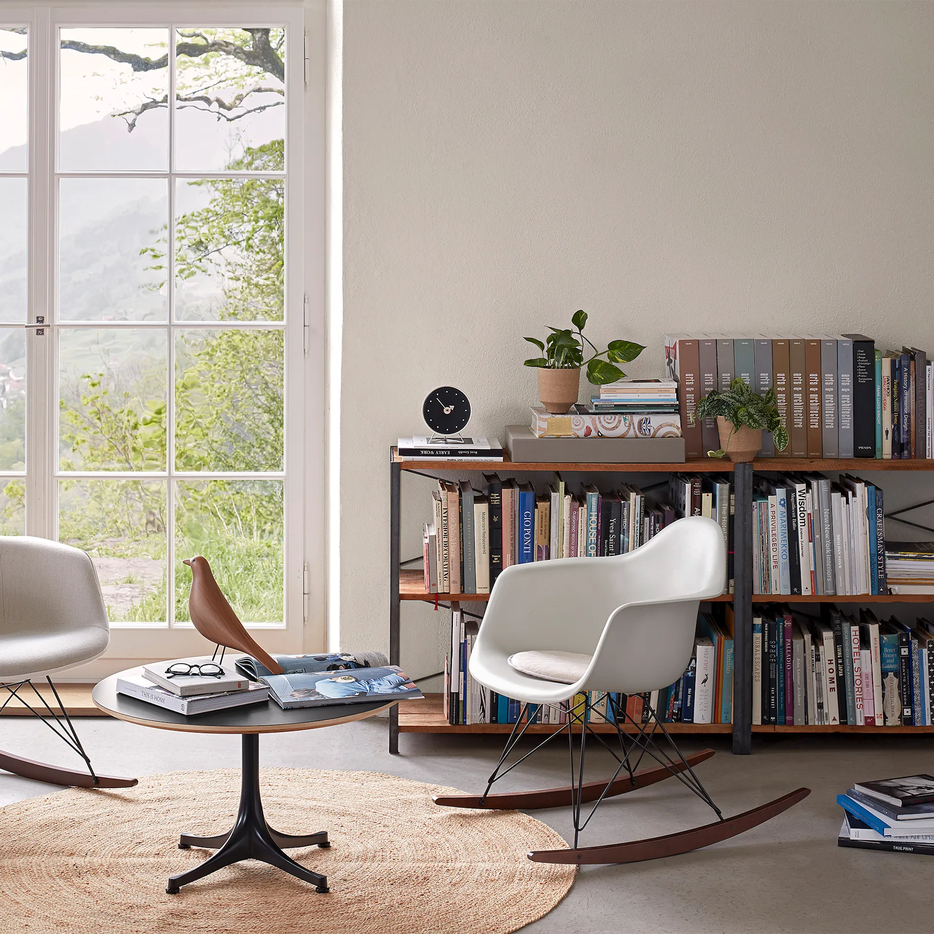 Eames RE Plastic Armchair RAR keinutuoli Chrome/Dark Maple - Vitra - Charles & Ray Eames - NO GA