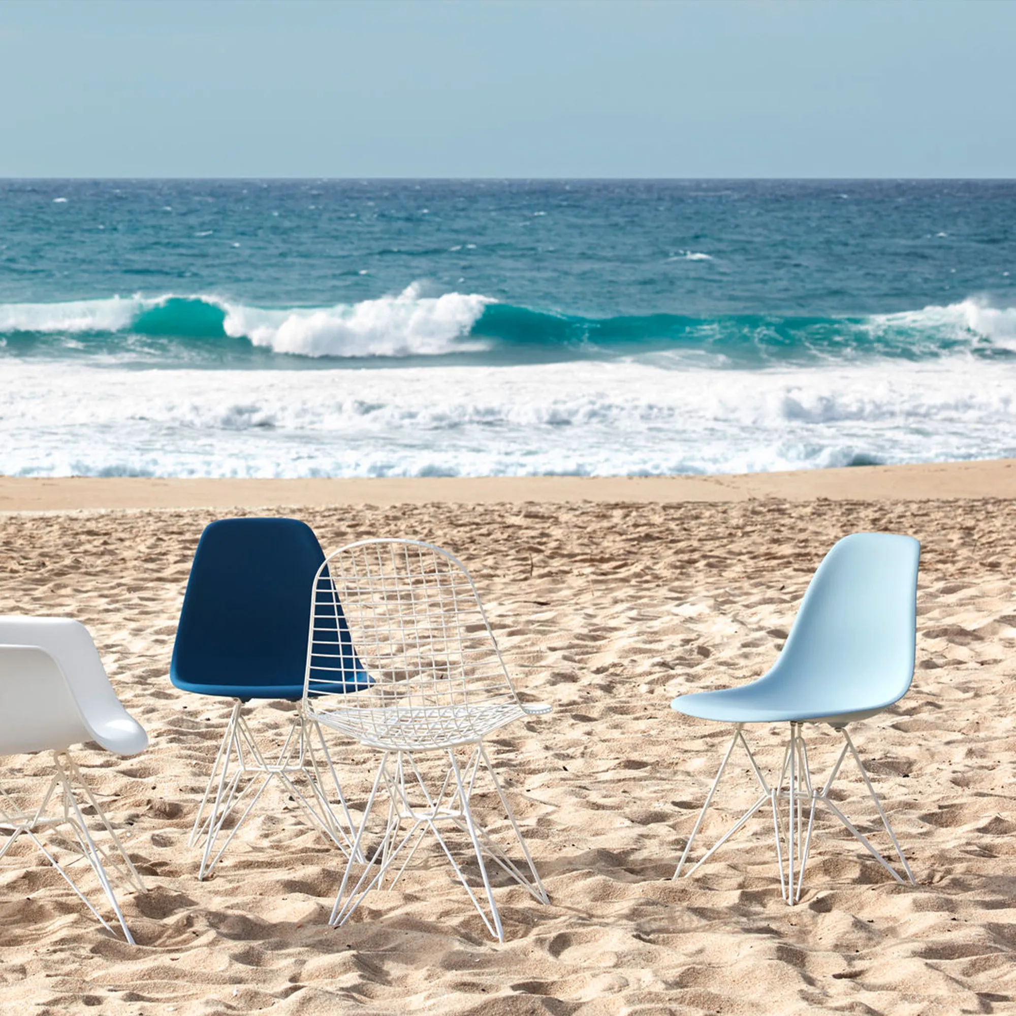 Eames RE Plastic Chair DSR stol Chrome