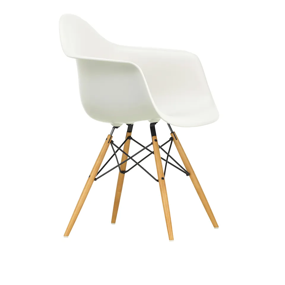 Eames RE Plastic Armchair DAW spisestuestol Golden Maple