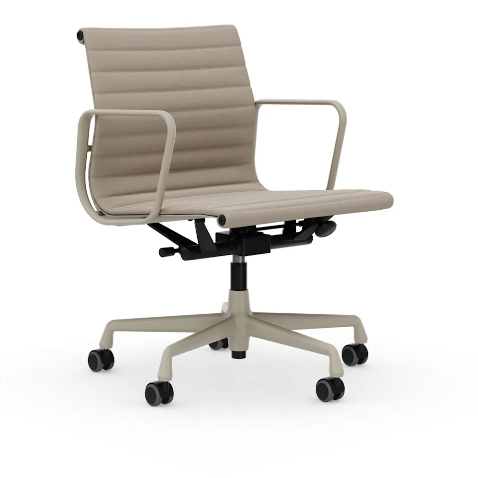 EA 117 Aluminium Chair