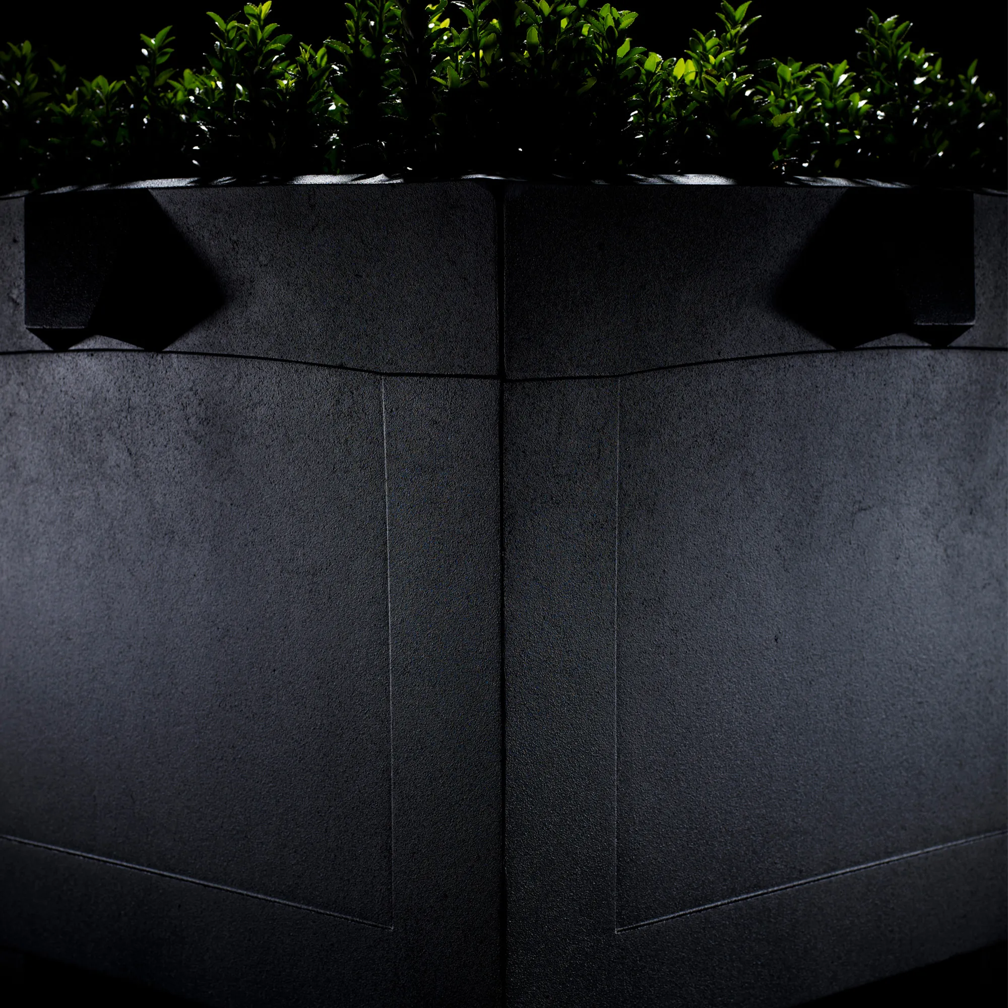 Karl XL Plant Pot Emblem - 3