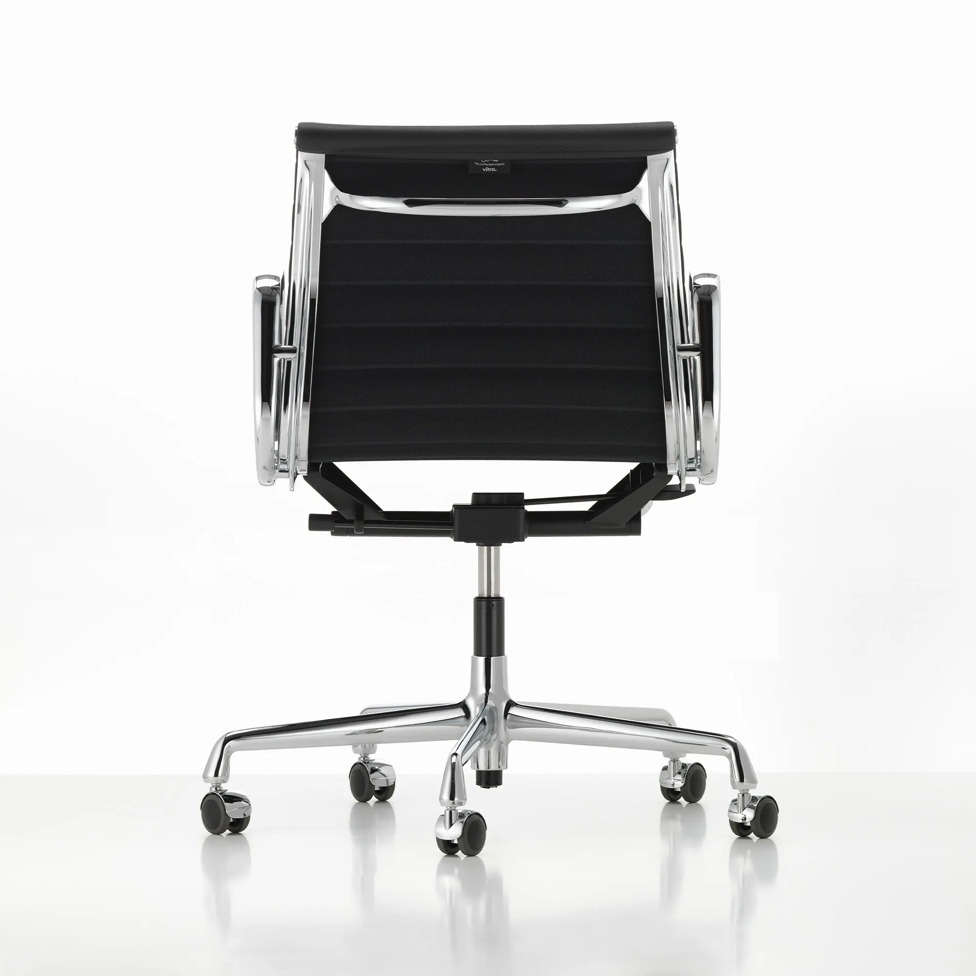 EA 117 Aluminium Chair - 15