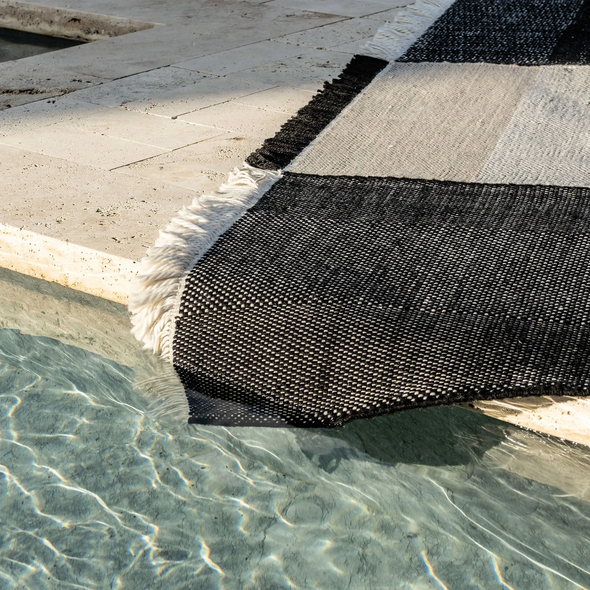 Tres Outdoor Black Rug - 2