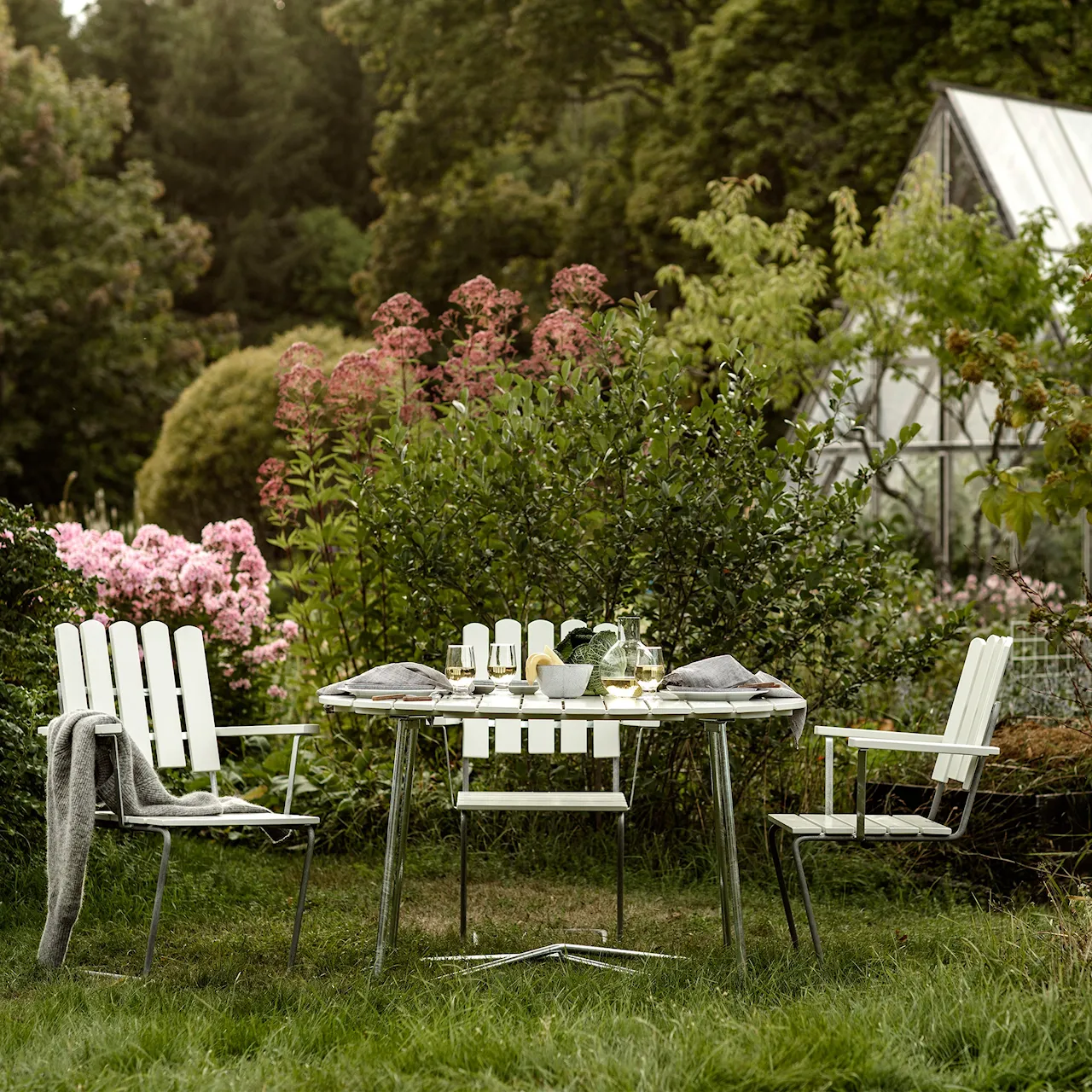 The classic series - 9A Table & 4 pcs A2 Armchairs White lacquered Oak