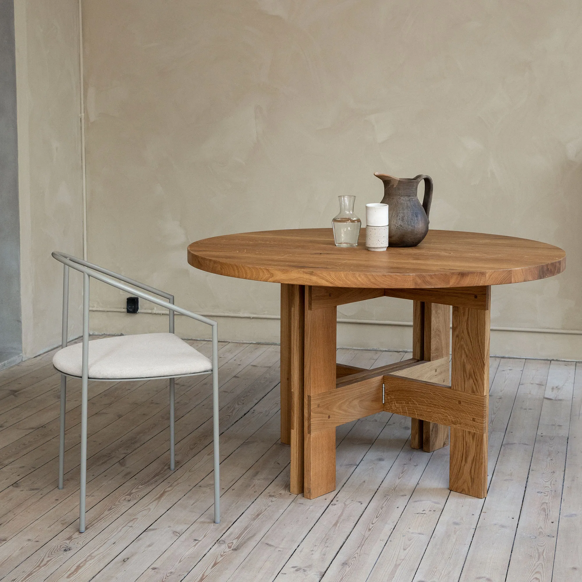 Farmhouse Trestle Table Round - 5