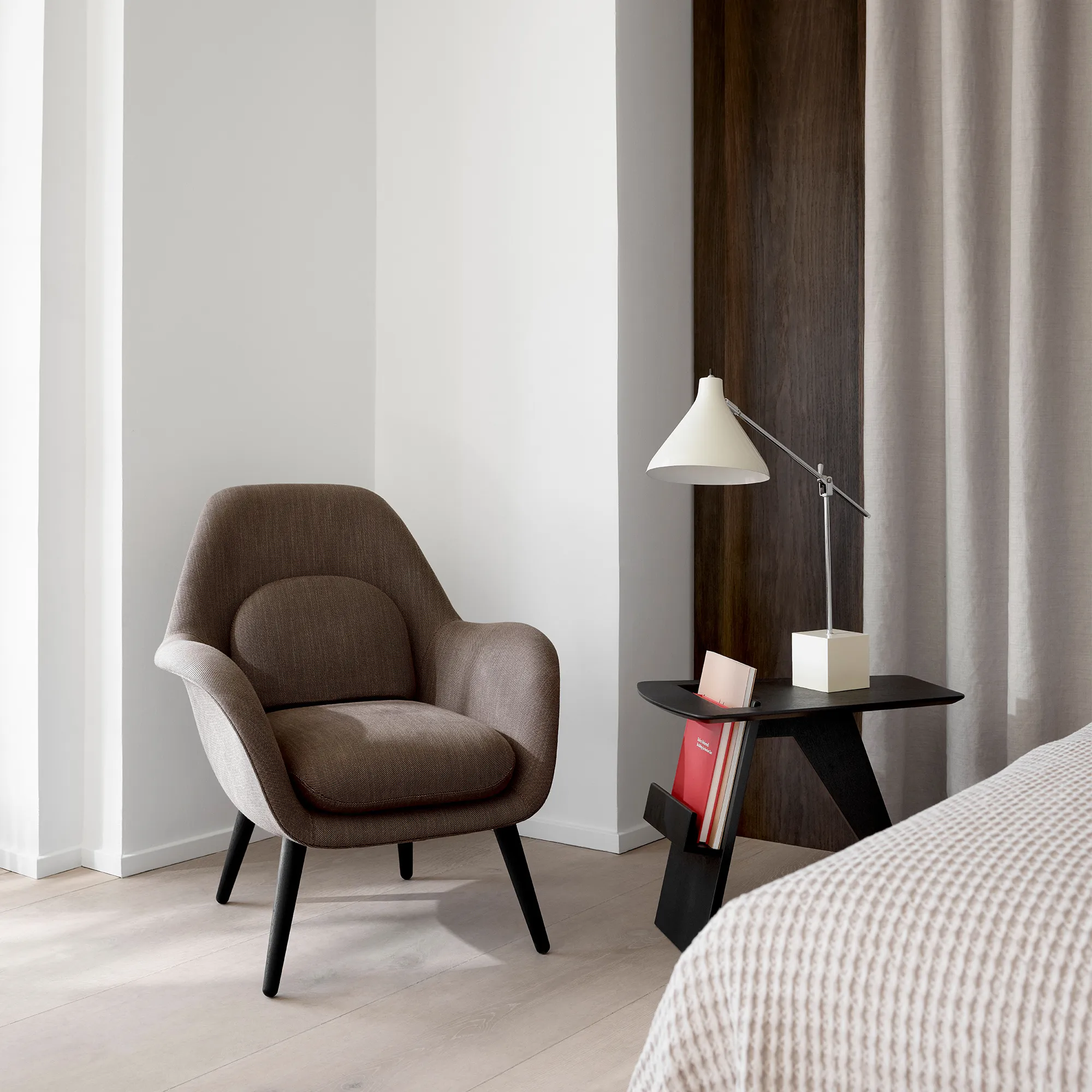 Swoon Petit Lounge Chair Lacquered Walnut - 3