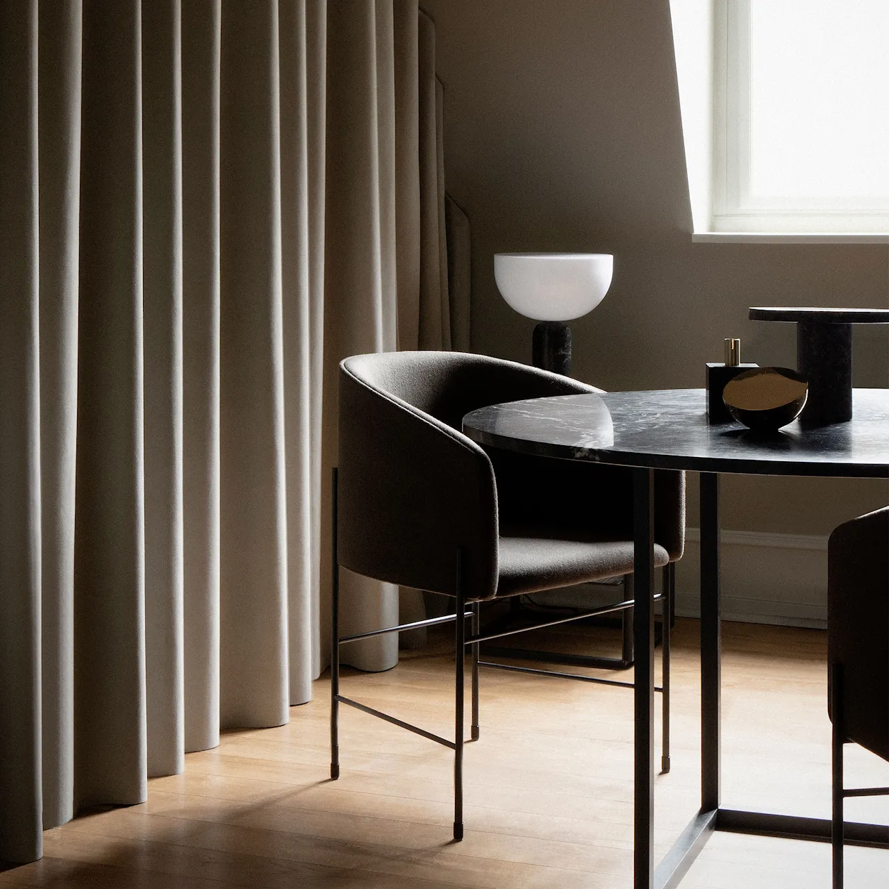 Florence Dining Table Ø145