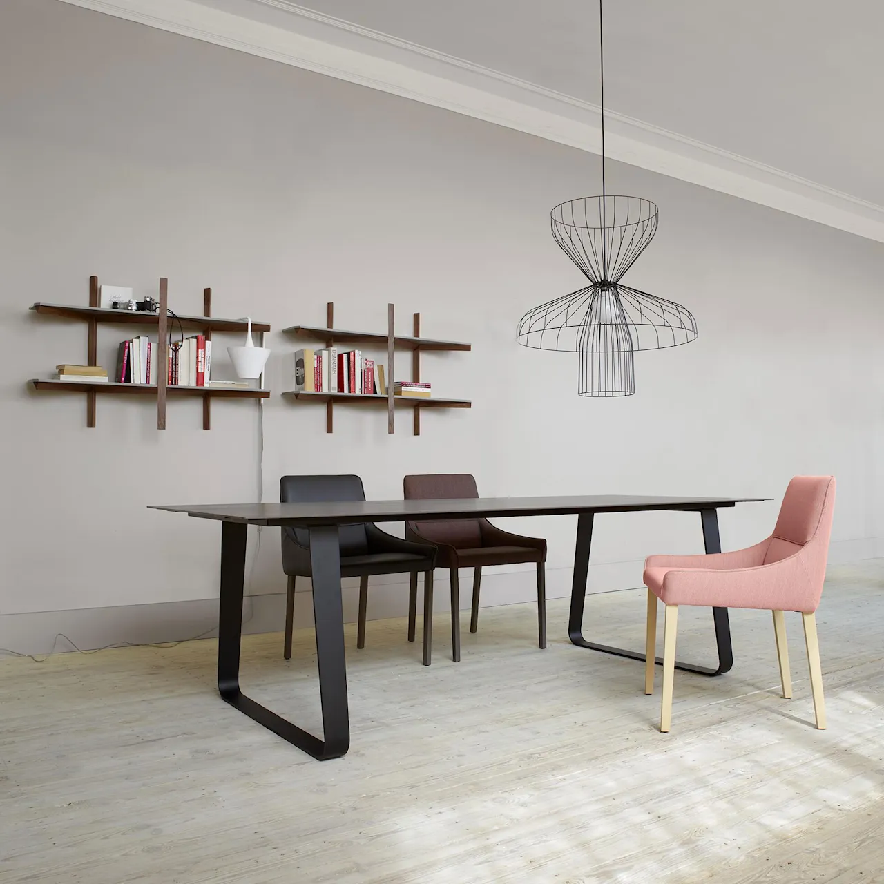 Vilna Dining Table