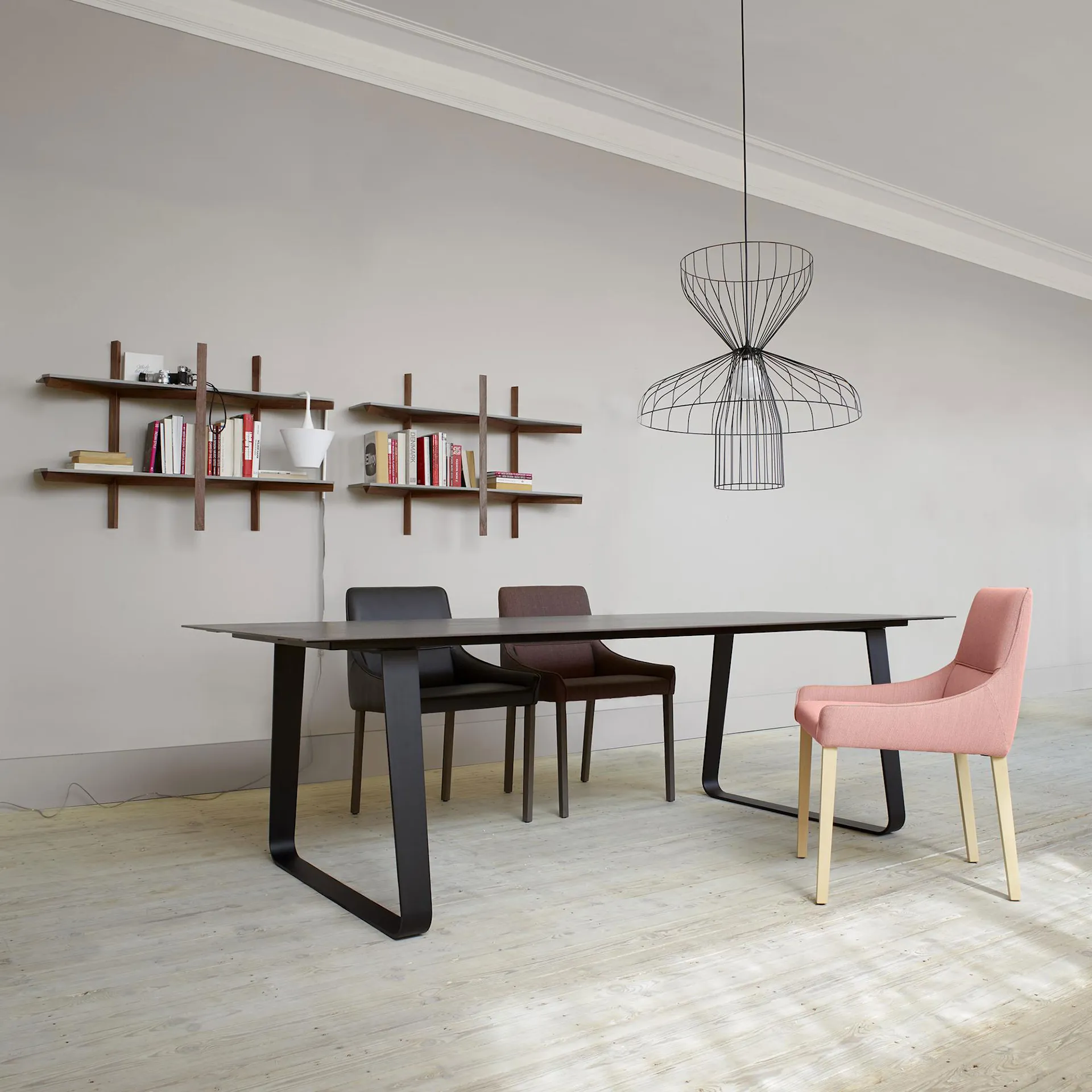 Vilna Dining Table - Ligne Roset - NO GA