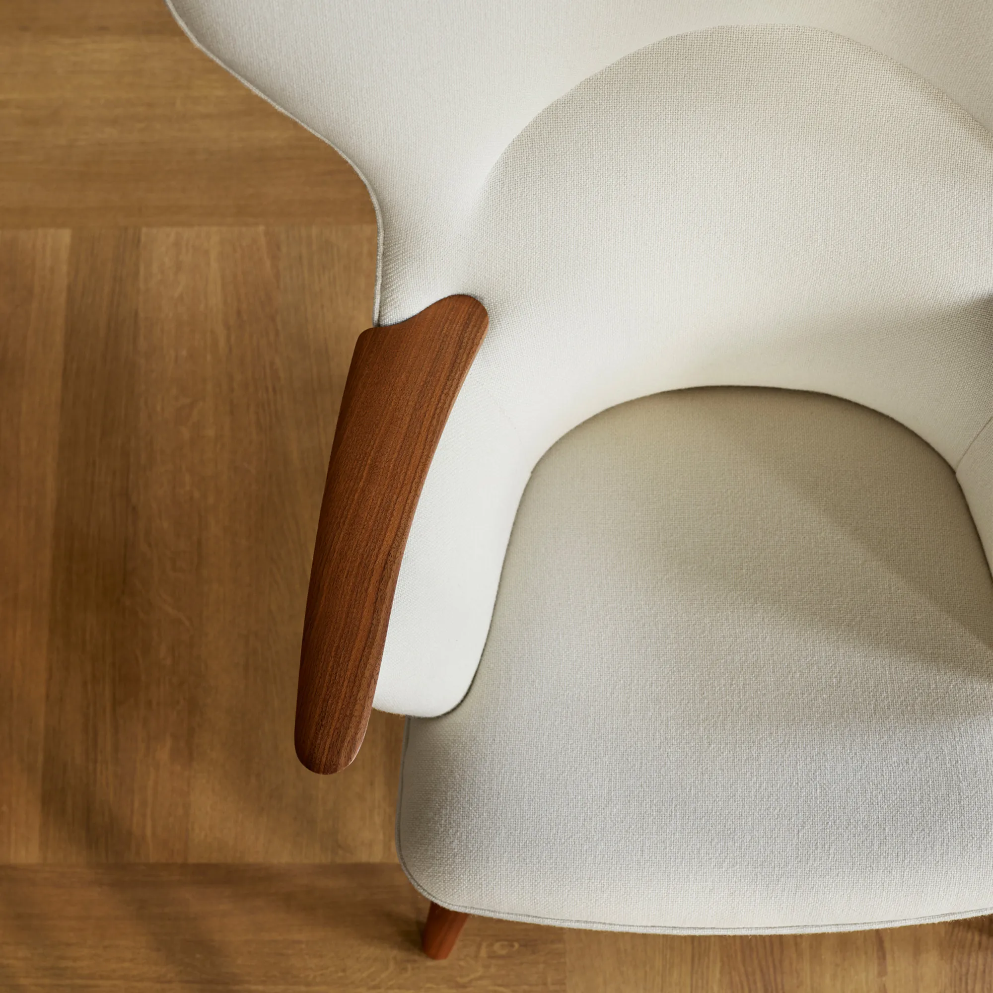 CH78 Mama Bear Armchair - 17